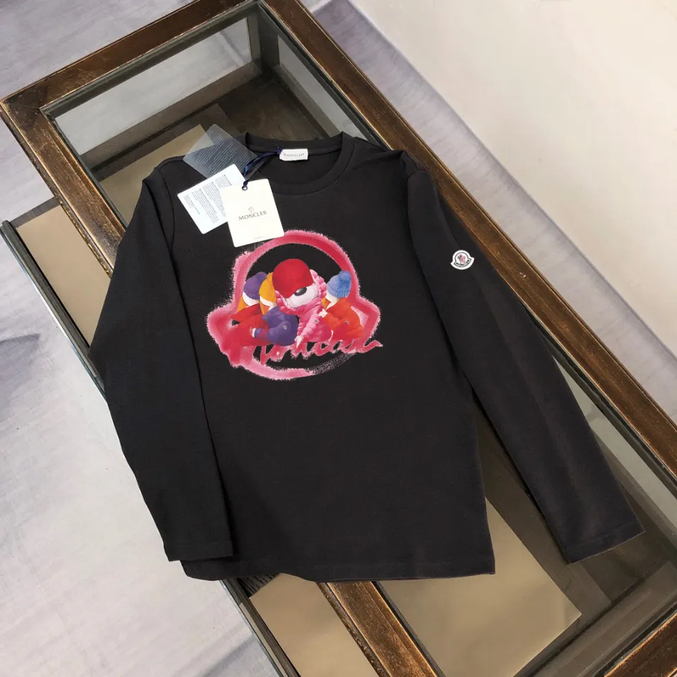 P180, a non-off-the-shelf model, you can trust it. Moncler printed long-sleeved T-shirt, 240g breathable cotton fabric, very soft and comfortable texture, does not shrink, does not deform, does not ball), can be worn alone as a base layer. Original customized accessories, collar label, care mark, hangtag, packaging (perfect details) Color: White Black Size: XS S M L