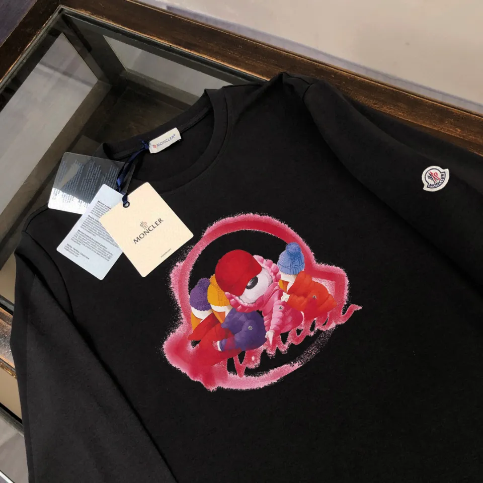P180, a non-off-the-shelf model, you can trust it. Moncler printed long-sleeved T-shirt, 240g breathable cotton fabric, very soft and comfortable texture, does not shrink, does not deform, does not ball), can be worn alone as a base layer. Original customized accessories, collar label, care mark, hangtag, packaging (perfect details) Color: White Black Size: XS S M L