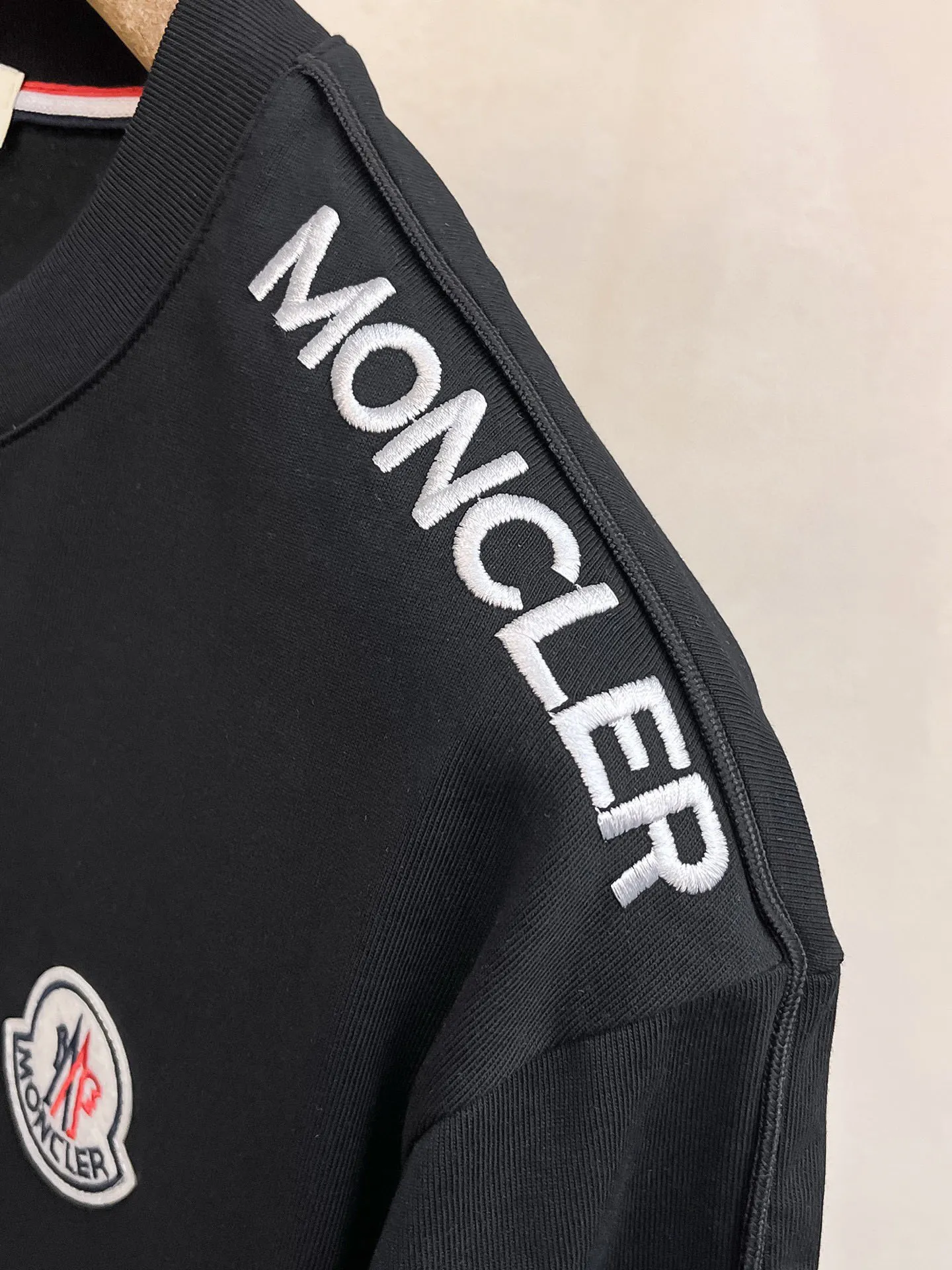 P560 Brand [MONCLER Mouth Covered] 2025 round neck short-sleeved shorts suit. The pure cotton fabric upper body will not be stuffy, the smooth and comfortable skin-friendly effect is more breathable, the fabric has its own texture, classic logo technology, a new interpretation from a unique angle, the first choice for fashion and versatility! Size: M-3XL (maximum wear: 190 pounds)
