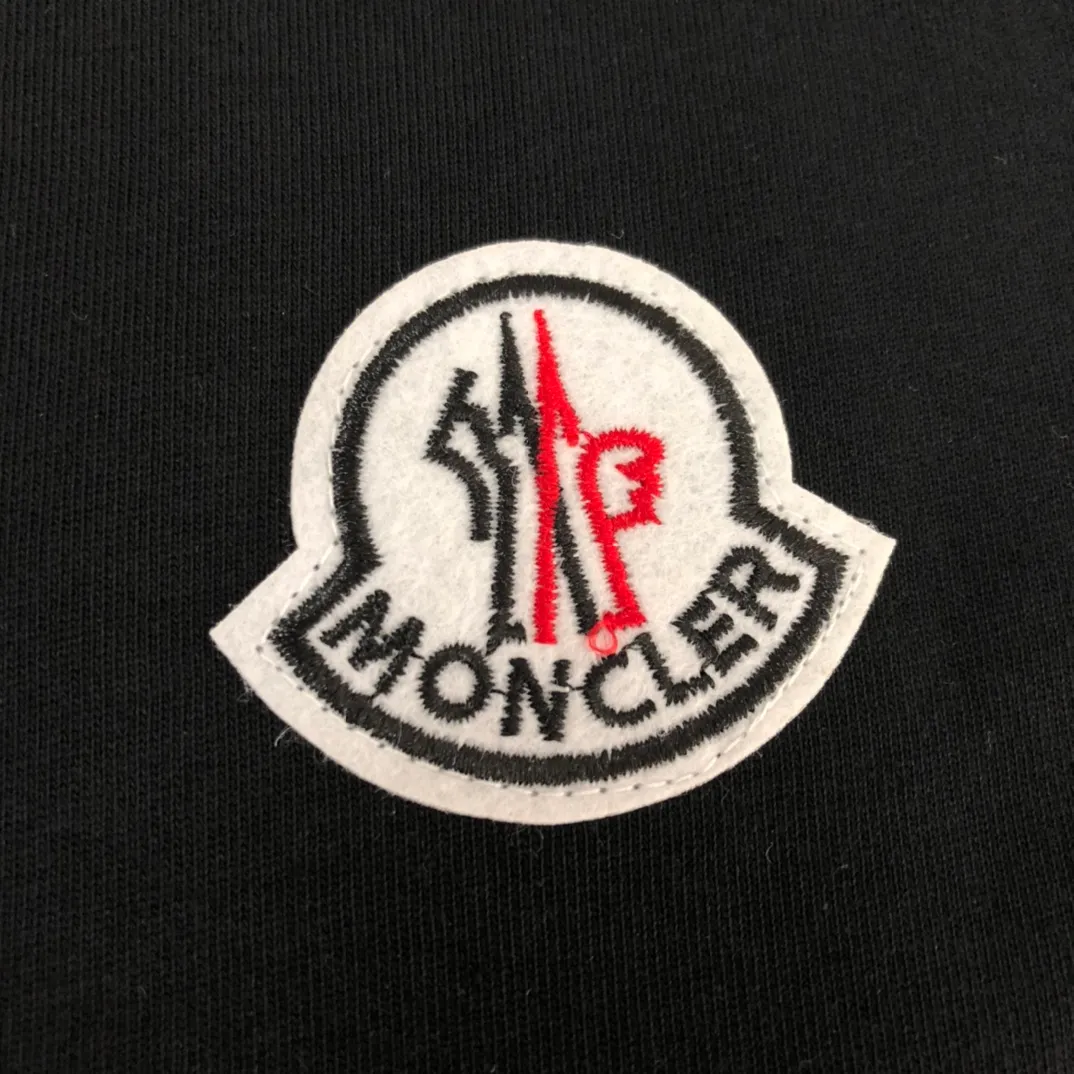 P160 🔥Moncler new summer minimalist short-sleeved T-shirt. This T-shirt is the crystallization of Moncler's pure personality and functionality. It is specially designed for creating a casual look and is suitable for matching with various clothing. Black and white. 🔠Size: S～XL