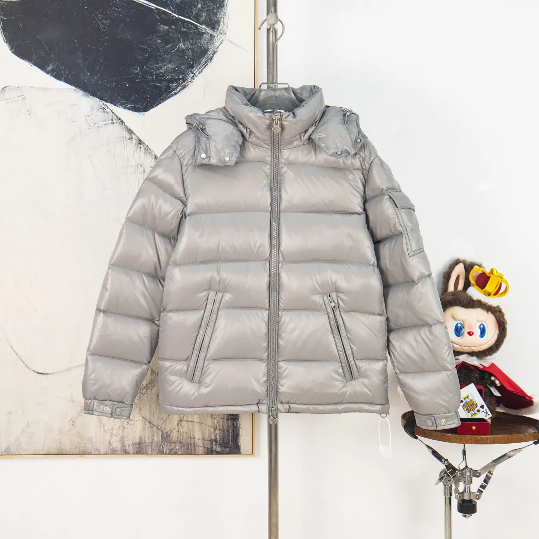 P760 zp version [Exclusive supply] New 24maire down ⬆️Moncler Maire women's short down jacket interprets Mayan classics Fabric: Technical nylon lacquer surface Customer-supplied fabric Highly fluffy and over-standard 90 down filling Maire down jacket is specially designed for those who like well-designed basic items. It is a classic Moncler style and a popular product. Made from iconic patented nylon, the Maire down jacket is a classic Moncler womenswear piece, with a short silhouette and timeless design. Made from patented nylon in a comfortable fit, it features a removable hood and performance details for comfort and warmth. ⚠️Made of patented nylon ⚠️Patented nylon lining ⚠️White goose-filled down ⚠️Detachable hood with snap buttons ⚠️Zipper closure Zippered pockets ⚠️Adjustable snap-button sleeves Color: Black White Gray Pink Size: 1 2 3 4 5 6 (6 sizes in total) Number: MM10587