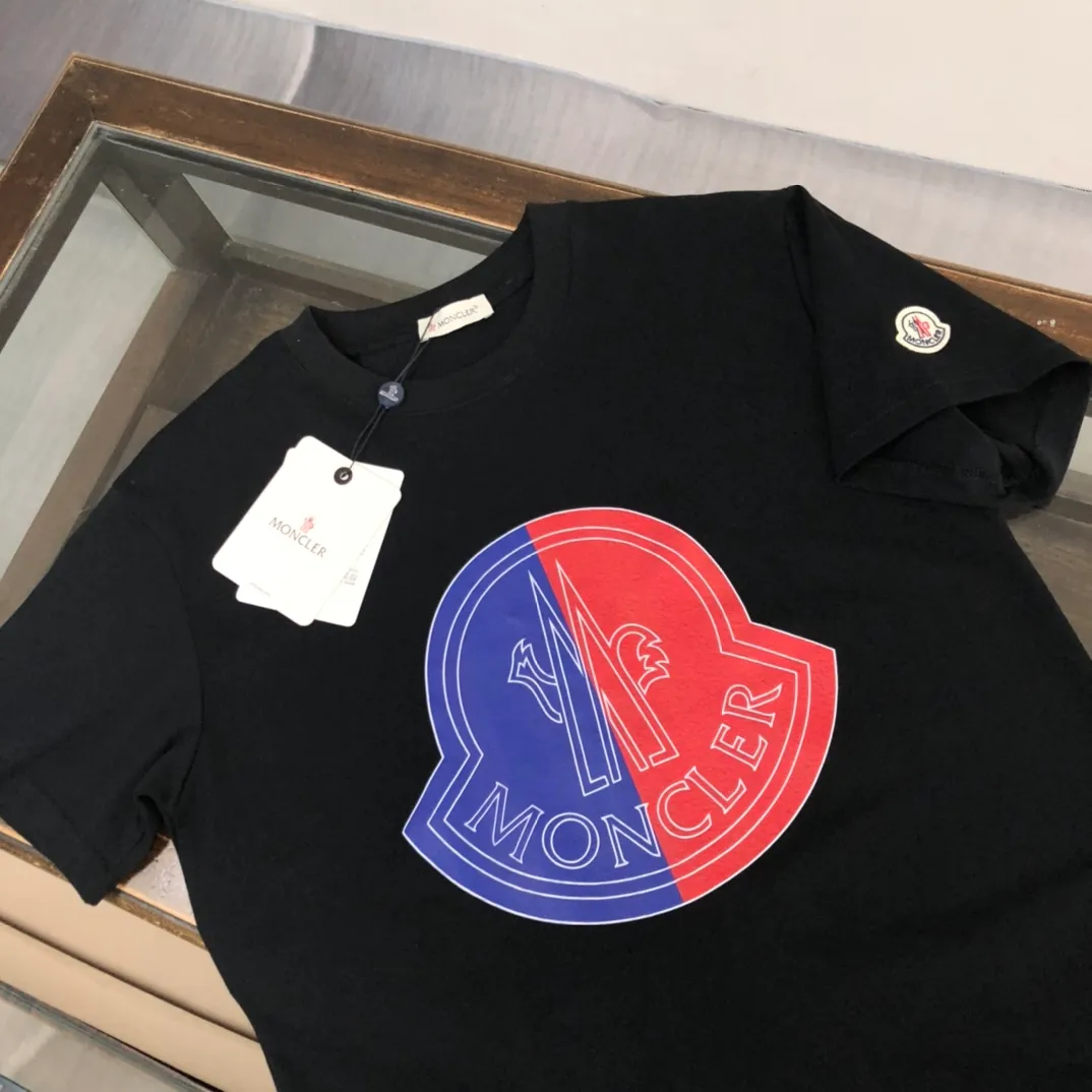 P160 Moncler 2025 new men's round neck short-sleeved couple's T-shirt, new spring and summer product, high quality 🔥🔥Fashionable and versatile, customized imported fabrics, comfortable to wear, breathable, fashionable without losing personality, casual and casual upper body, handsome and stylish, showing the temperament of a big brand. All three standards are complete! ! Color: black white gray Size: S-XL (loose fit)