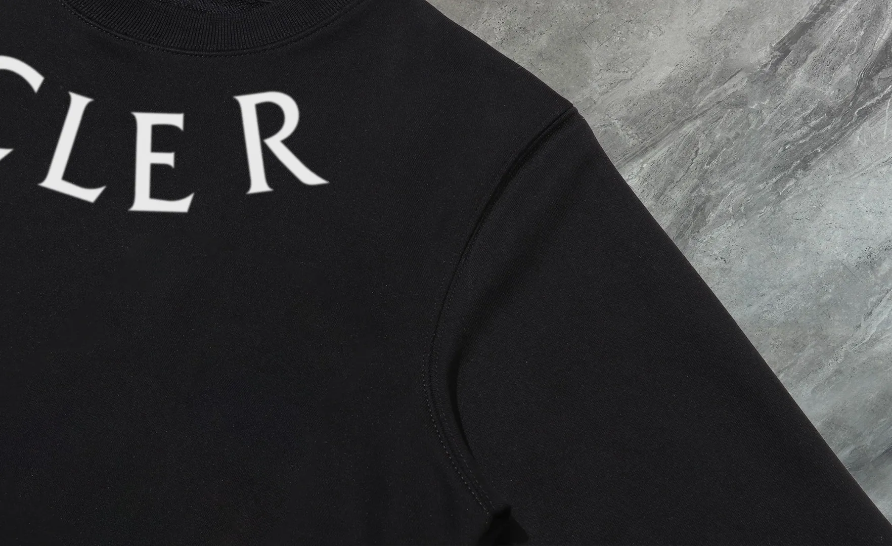 P210 High-version sweatshirt) [Long-term stock] 〖𝐌𝐎𝐍𝐂𝐋𝐄𝐑~Mask〗 Made of 440g heavy-weight fabric. It is different from the market currency. It can be matched with any variety and is properly handsome. 😎The whole dress is made of double waistcoats. The double waistcoats make the whole dress more three-dimensional. Not ordinary factories can do such fine work. 2025 Spring catwalk version of the T stage, on sale at the counter, exquisitely printed round neck terry sweatshirt, high-end double-ply cotton, custom-made stretch ribs, dyed in the same vat, complete with three standards, matched with digital printing patterns and very breathable, same style for men and women, color: black, white, apricot, size: S M L XL 2XL