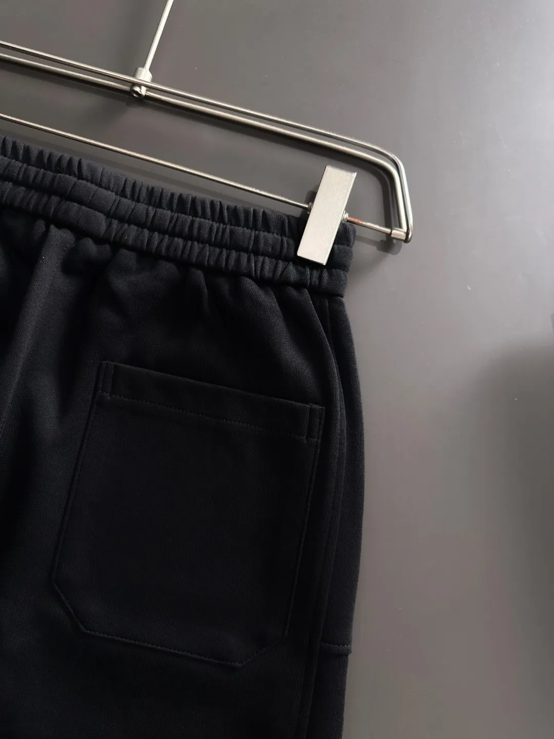 Shipped in 2-3 days P360 MONCLER/Mongolian Exclusive first release of 25ss autumn and winter new high-quality trousers Compare real-life details at will A perfect choice for autumn and winter. A must-have item. Sizes: M to 4XL (please state your height and weight when placing an order)