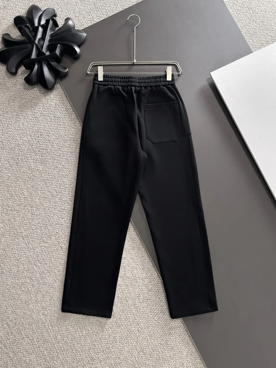 Shipped in 2-3 days P360 MONCLER/Mongolian Exclusive first release of 25ss autumn and winter new high-quality trousers Compare real-life details at will A perfect choice for autumn and winter. A must-have item. Sizes: M to 4XL (please state your height and weight when placing an order)