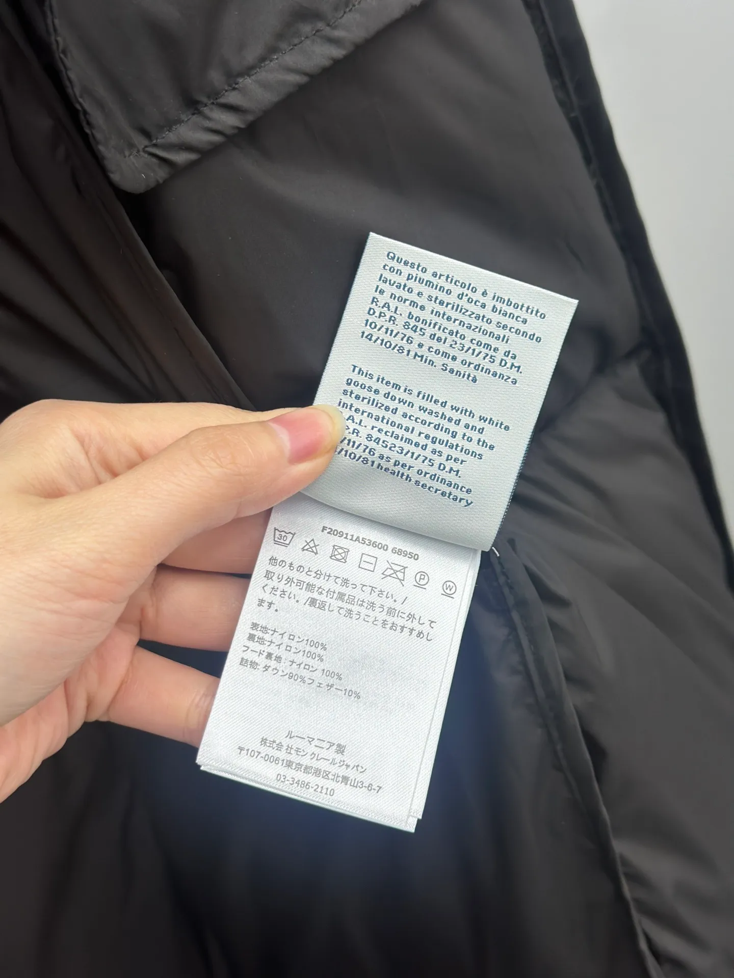 P980 25🆕Moncler new winter product Faucon long women's tag barcode model number corresponds to the official website, the tag has built-in NFC inductor anti-counterfeiting, this filling technology is in the skirt, super velvet one) hot style that the escaped princess must buy Faucon women's long down interprets classic items in new proportions, showing impeccable fashion style. Product Details Faucon long down is made of polyester fiber fabric and has a slim, wide silhouette with a nipped-in waist. The Longue saison lining is lightweight and the three-dimensional hood adds a finishing touch to the style. Made of polyester fabric Color: Black Size: 0-1-2-3