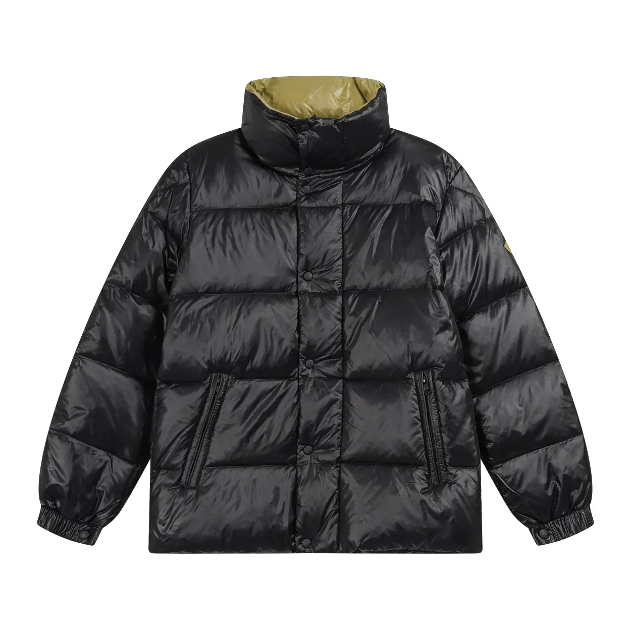P800 top version】Details of large quantities of goods MONCLER/Meng Mou 1952 Green Fat Man Long Sleeve Down Jacket Mouth DERVOX limited color matching 1952 joint model. Can be made as a couple version. The style adopts pop colors and is decorated with eye-catching logo patches. It has achieved a series of misunderstandings such as the original NFC inductive anti-counterfeiting chip, the national standard 95% pure white duck down, the exclusive use of top-grade down on the market, and never fake goose down. Perfect filling using direct velvet filling technology, the fluffy texture is very good. The lightness, warmth and cold protection ability are improved to the maximum. The original processing factory produces electroplated hardware, all customized by the original factory, and not all types of replicas on the market. Style number: 5604# Color: black Code number: 1.2.3.4.5