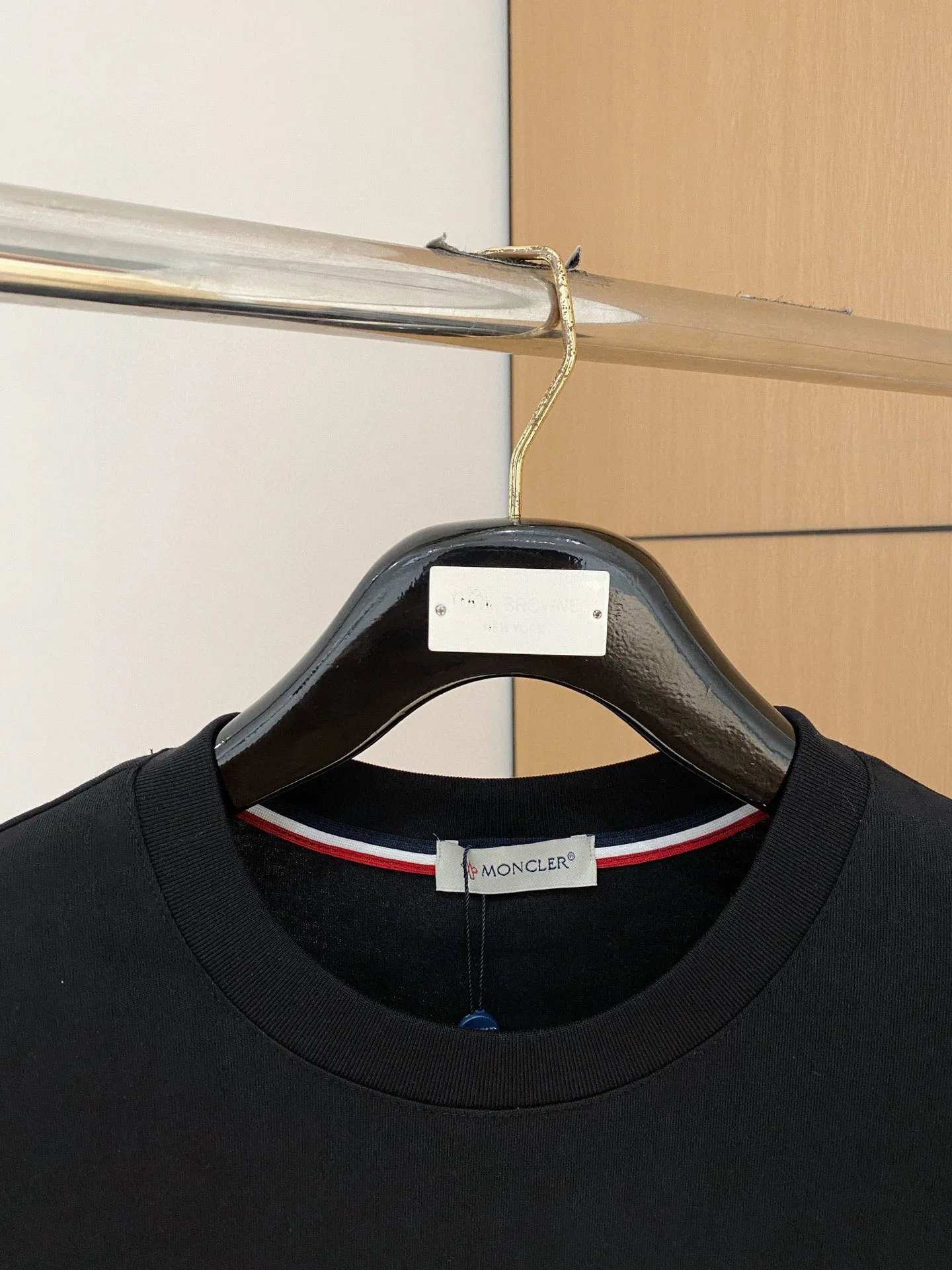 P570 Brand [MONCLER Mouth Covered] 2025 round neck short-sleeved shorts suit. The pure cotton fabric upper body will not be stuffy, the smooth and comfortable skin-friendly effect is more breathable, the fabric has its own texture, classic logo technology, a new interpretation from a unique angle, fashionable and versatile choice! Size: M-3XL (maximum wear: 190 pounds)