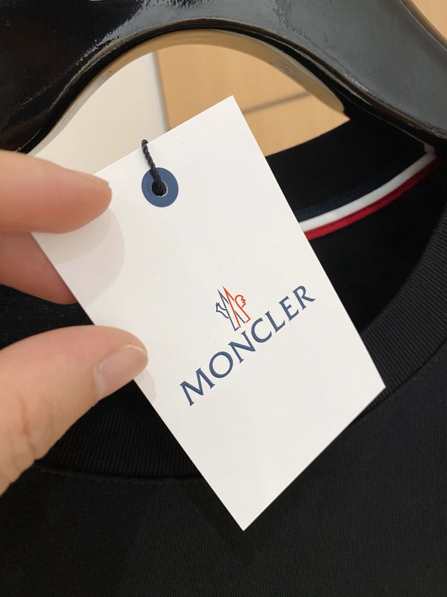 P570 Brand [MONCLER Mouth Covered] 2025 round neck short-sleeved shorts suit. The pure cotton fabric upper body will not be stuffy, the smooth and comfortable skin-friendly effect is more breathable, the fabric has its own texture, classic logo technology, a new interpretation from a unique angle, fashionable and versatile choice! Size: M-3XL (maximum wear: 190 pounds)
