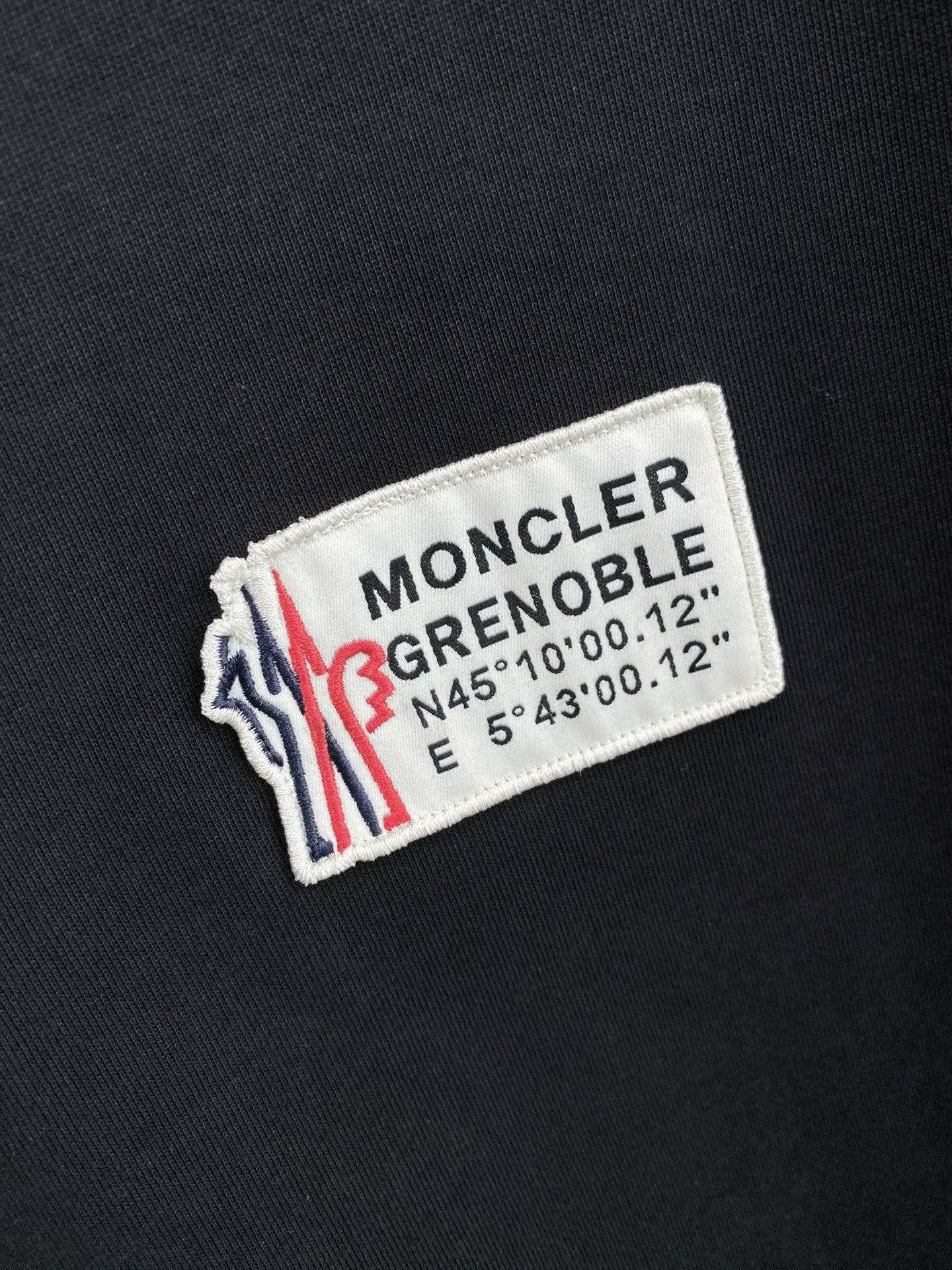 P570 Brand [MONCLER Mouth Covered] 2025 round neck short-sleeved shorts suit. The pure cotton fabric upper body will not be stuffy, the smooth and comfortable skin-friendly effect is more breathable, the fabric has its own texture, classic logo technology, a new interpretation from a unique angle, fashionable and versatile choice! Size: M-3XL (maximum wear: 190 pounds)