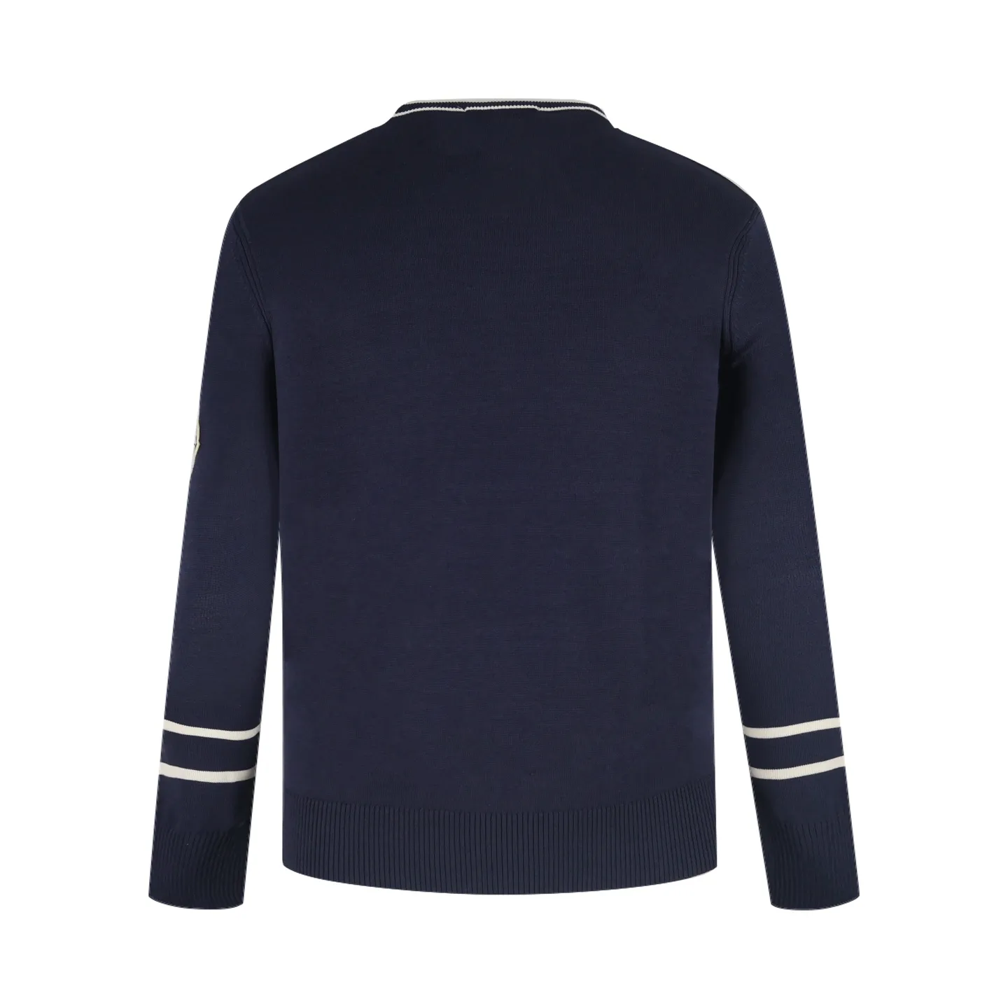 P440 Exclusive supply] Moncler color-blocked collar knitted sweater (navy blue). The original version was purchased and developed at 5550. It is woven with custom-dyed navy blue pure cotton yarn, and the jacquard white and blue color-blocked collar pattern is positioned by computer plate making. Made with imported 16-needle knitting machine. The small mark on the arm is embroidered with red and blue insignia using a BEHRINGER imported embroidery machine, and then a Czech sewing machine is used to sew the upper body side by side. Size:M/L/XL/XXL