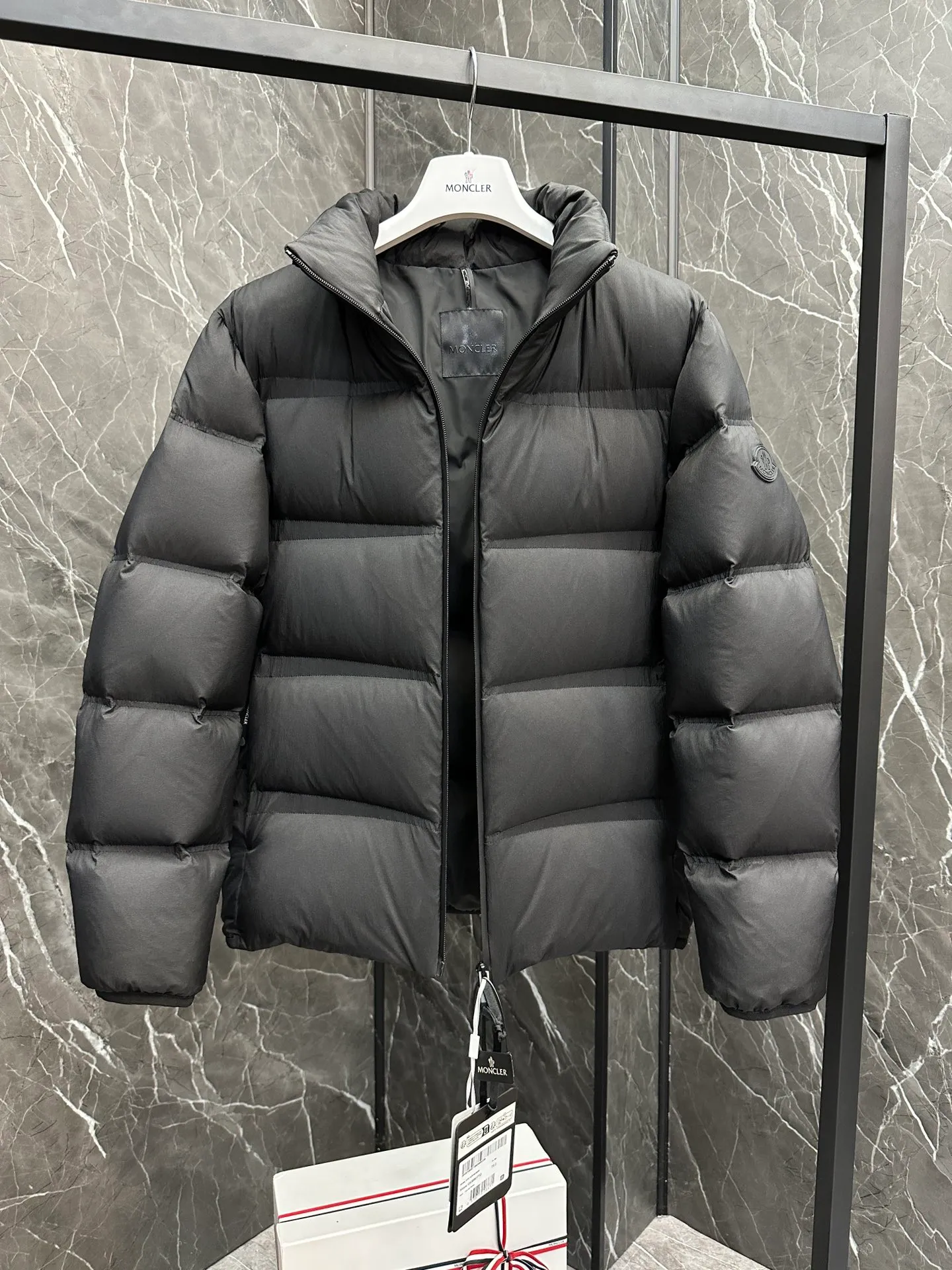 P900 Moncler Masac men's short down jacket. Removable hood. Variable stand-up collar jacket.