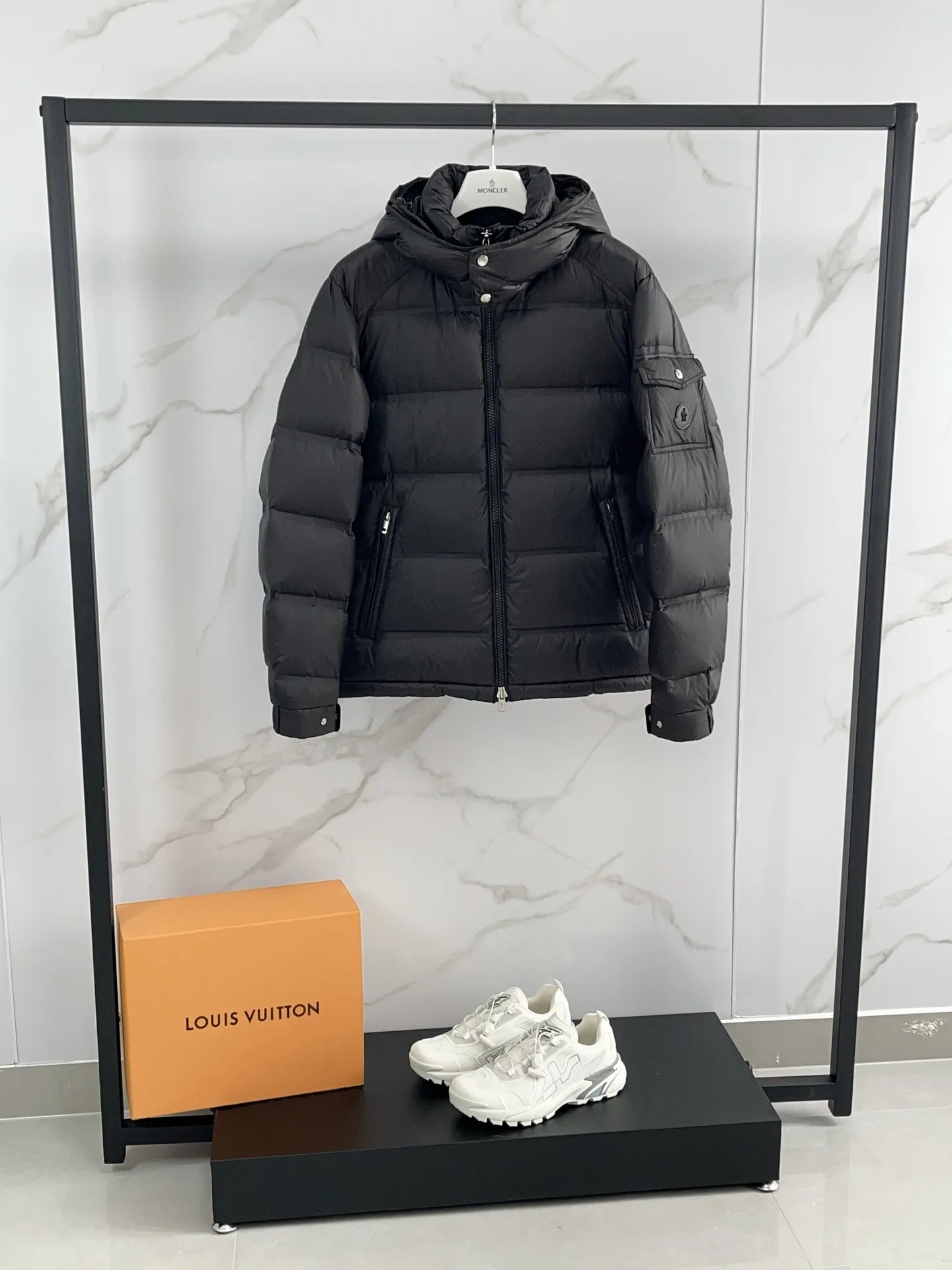 P1040 ❤️🆕𝑴𝒐𝒏𝒄𝒍𝒆𝒓｜Moncler 𝟮𝟬𝟮5 new autumn and winter products｜Matte New Maya Down Jacket Original 1:1 customized hardware accessories are all imported and original customized. Counter comparison is welcome. Absolutely high quality. Made of top 90 white goose down. Super soft. The feathers are fluffy and plump. Super heavy-duty. The fabric is well-made and has a perfect fit. Note: the fabric is super comfortable. Exclusive model. Non-market product. Same style for men and women. Color: black, navy blue, off-white. Size: 1-5