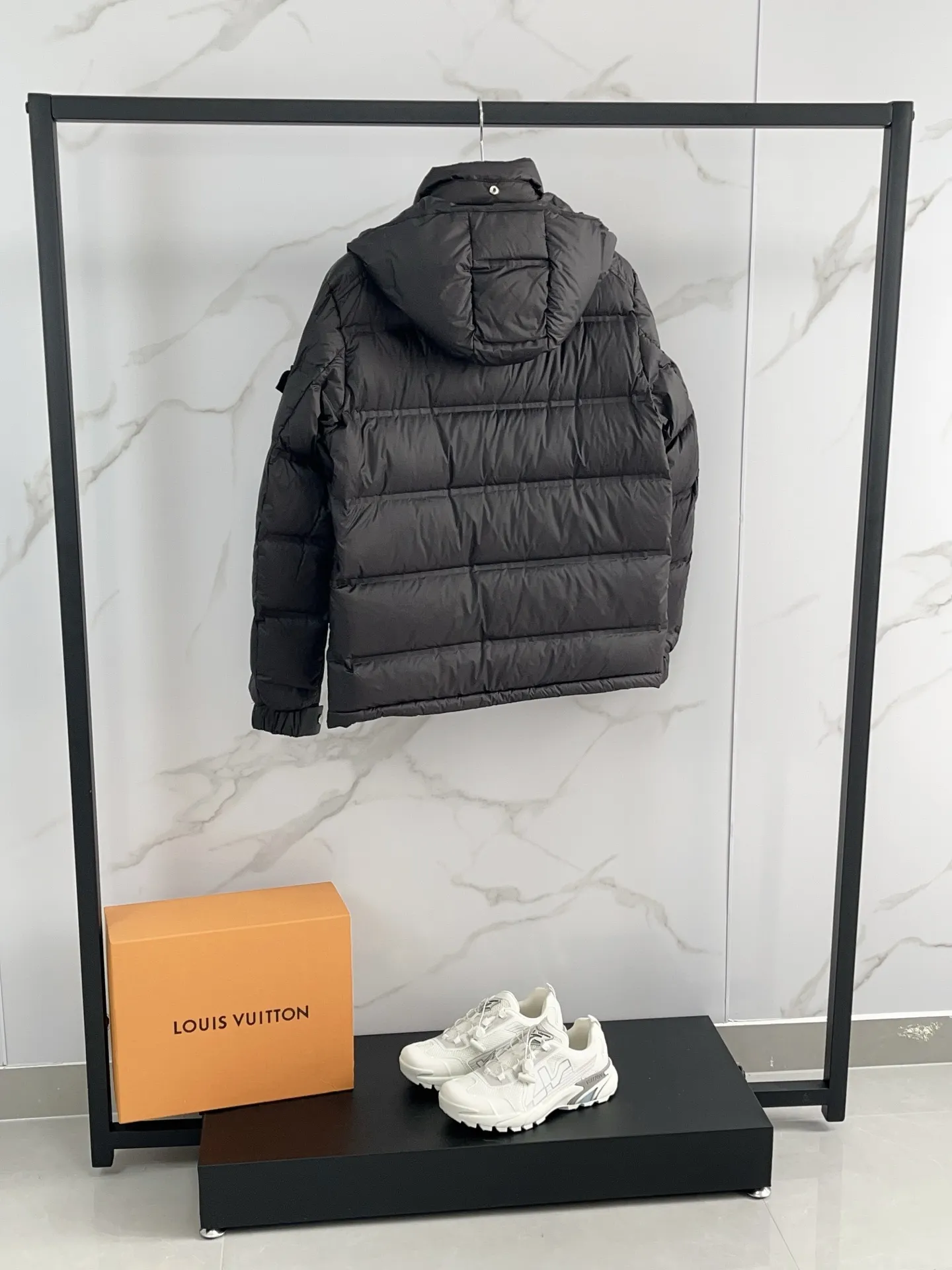 P1040 ❤️🆕𝑴𝒐𝒏𝒄𝒍𝒆𝒓｜Moncler 𝟮𝟬𝟮5 new autumn and winter products｜Matte New Maya Down Jacket Original 1:1 customized hardware accessories are all imported and original customized. Counter comparison is welcome. Absolutely high quality. Made of top 90 white goose down. Super soft. The feathers are fluffy and plump. Super heavy-duty. The fabric is well-made and has a perfect fit. Note: the fabric is super comfortable. Exclusive model. Non-market product. Same style for men and women. Color: black, navy blue, off-white. Size: 1-5