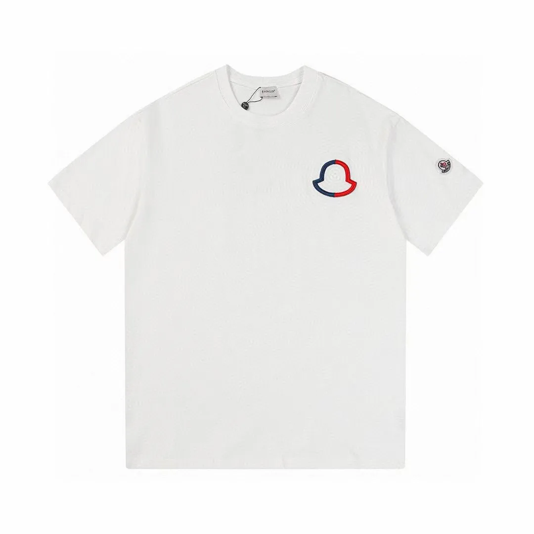 P134 Style No.: 812 〈MONCLER〉The price of the hood is actually quite advantageous. Those who have been to the counters should know that the price of the hood is not much cheaper than Gucci Burberry. It is just relatively low-key and unwilling to hype. It is a picture that you will buy or not. It has an arrogant existence... Exclusively customized 270g 32-count double yarn smooth cotton. The texture is very soft and comfortable. 100% top-grade fabrics that are different from the market (no shrinkage, no deformation, no pilling) Paired with 320g 1*1 thread (fabric threads are dyed in the same vat, no color difference, threads are not easily deformed). Heavy embroidery is laminated, and the customer's upper body will not be scratched. Color: Black White Size: S-XL