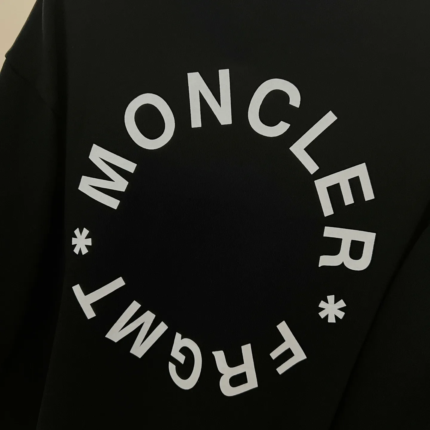 P220 MONCLER/Mask 420g pure cotton round neck sweatshirt, front and back printed letter LOGO logo, arm brand seal craftsmanship, official synchronization, high version, high quality, fashionable personality, versatile trend, pure original quality, original fabric, tag, collar label, washed wheat, complete three standards, color: black, white, gray. Size: XS-L