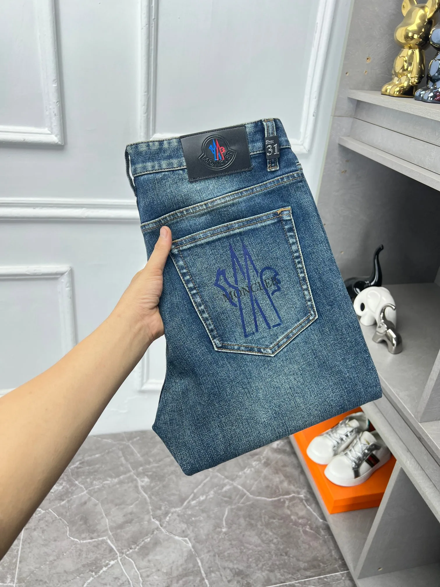 P360 Moncler 🔥🔥🔥The hot new product in autumn and winter, available at counters. The best jeans in physical stores🐂Original 1:1 goods at counters, suitable for all ages. The highest version of European imported fabrics on the market. Comfortable, soft and skin-friendly, the upper body effect is super fashionable and versatile, straight and stylish, a wardrobe must-have! Suitable for any occasion Size: 29-42