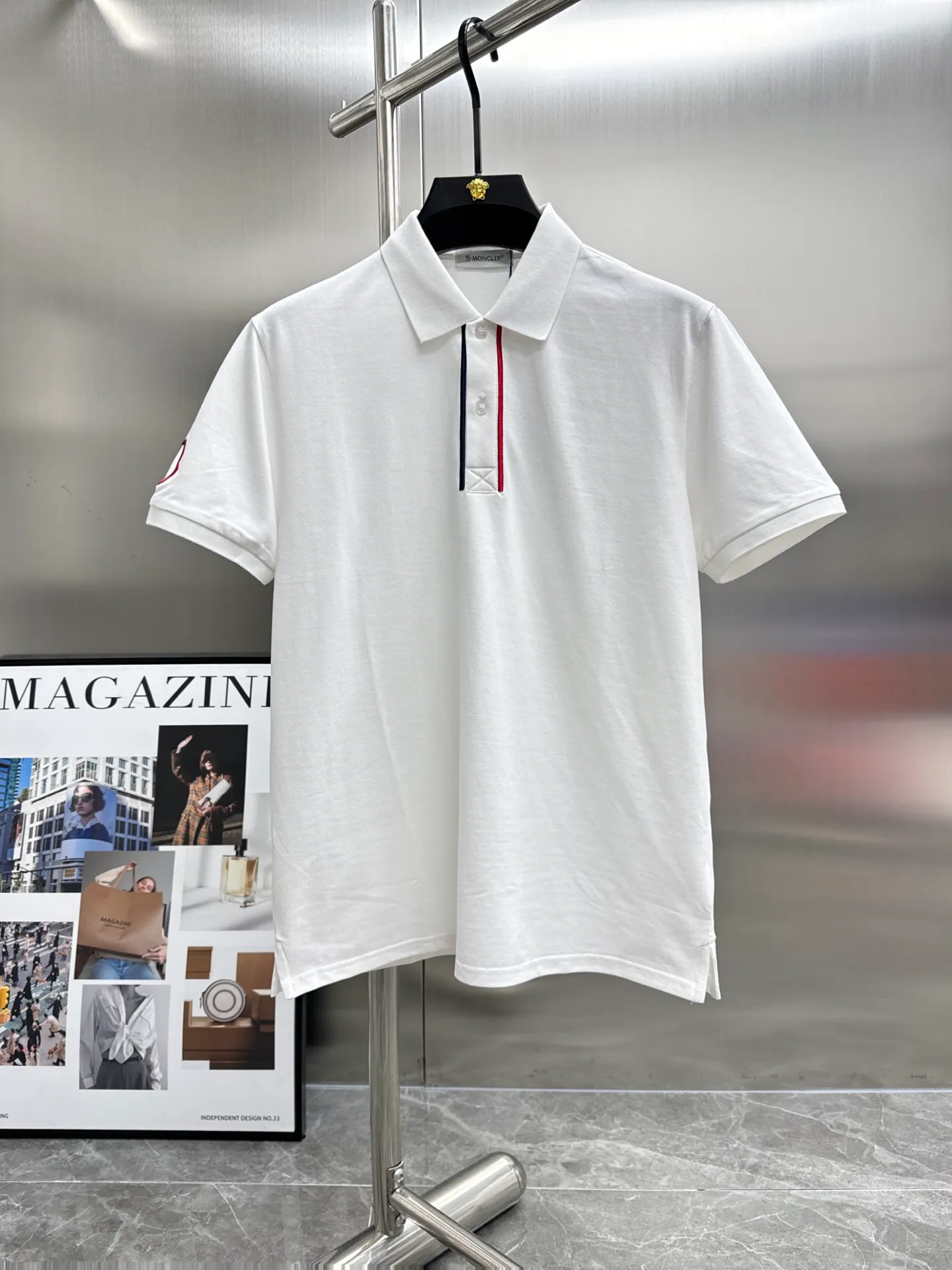 P250 moncler🌟New spring and summer men's short-sleeved Polo shirt, the brand's latest design elements! It’s neither monotonous nor complicated, just the right amount to show off your taste! Customer-supplied top-quality customized pique cotton fabrics! Comfortable, sweat-absorbent and breathable are not a problem at all. The unique luxury feel of the fabric presents a simple and elegant temperament! Letter logo embroidery design on the chest! Full three-dimensional! Standard cutting design! Every detail is in sync with high-end fashion. 🐒🐒Size: M-3XL