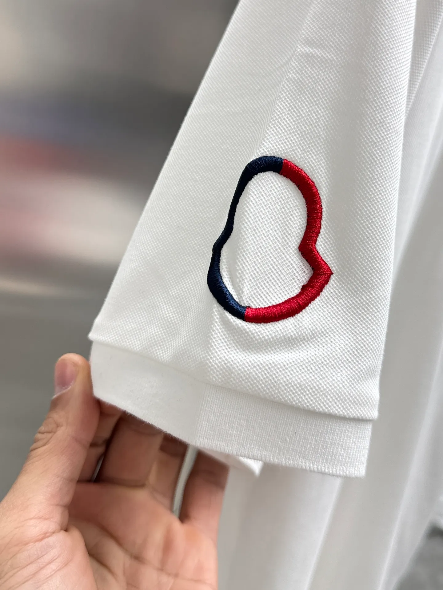 P250 moncler🌟New spring and summer men's short-sleeved Polo shirt, the brand's latest design elements! It’s neither monotonous nor complicated, just the right amount to show off your taste! Customer-supplied top-quality customized pique cotton fabrics! Comfortable, sweat-absorbent and breathable are not a problem at all. The unique luxury feel of the fabric presents a simple and elegant temperament! Letter logo embroidery design on the chest! Full three-dimensional! Standard cutting design! Every detail is in sync with high-end fashion. 🐒🐒Size: M-3XL