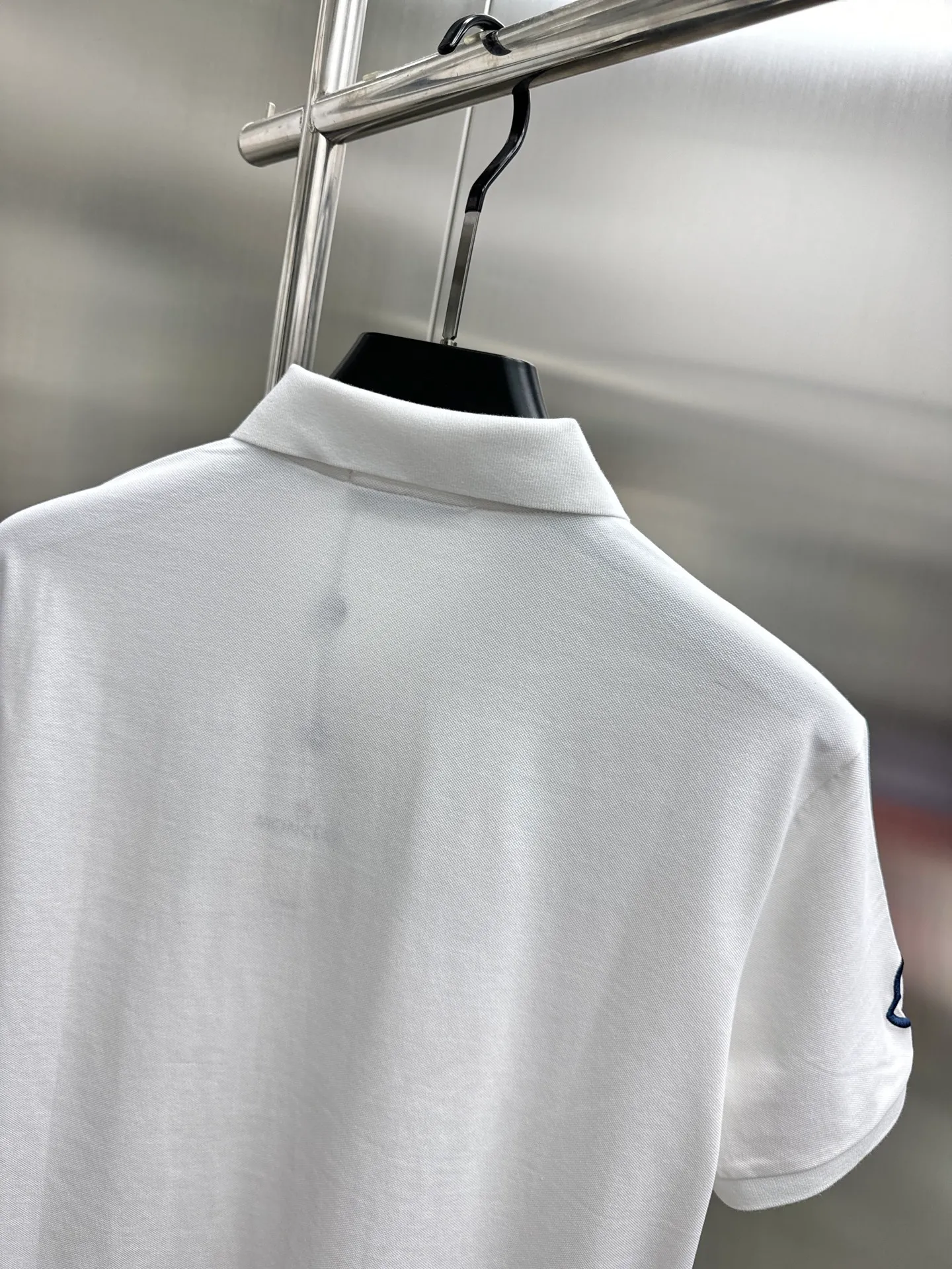 P250 moncler🌟New spring and summer men's short-sleeved Polo shirt, the brand's latest design elements! It’s neither monotonous nor complicated, just the right amount to show off your taste! Customer-supplied top-quality customized pique cotton fabrics! Comfortable, sweat-absorbent and breathable are not a problem at all. The unique luxury feel of the fabric presents a simple and elegant temperament! Letter logo embroidery design on the chest! Full three-dimensional! Standard cutting design! Every detail is in sync with high-end fashion. 🐒🐒Size: M-3XL