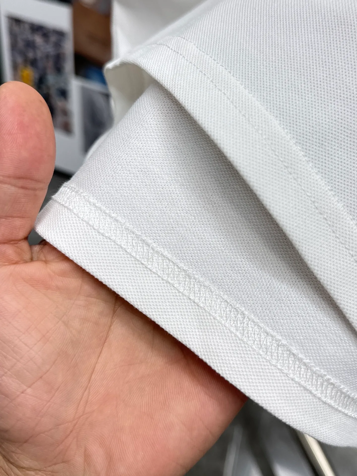 P250 moncler🌟New spring and summer men's short-sleeved Polo shirt, the brand's latest design elements! It’s neither monotonous nor complicated, just the right amount to show off your taste! Customer-supplied top-quality customized pique cotton fabrics! Comfortable, sweat-absorbent and breathable are not a problem at all. The unique luxury feel of the fabric presents a simple and elegant temperament! Letter logo embroidery design on the chest! Full three-dimensional! Standard cutting design! Every detail is in sync with high-end fashion. 🐒🐒Size: M-3XL