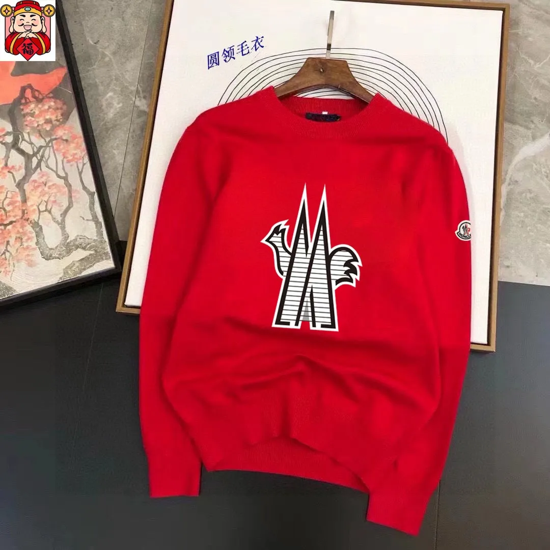 P220 MONCLER】Autumn and winter classic round neck pullover sweater, in full condition! ! ! Wool blended fabric, the latest model in 2025, golden ratio! ! Slim-fitting soft gold, versatile and practical item, the combination and practicality are extremely powerful, simple and elegant, and classy! To create your own style, it is highly recommended to buy it in two colors. The standard slim fit tailoring process is suitable for both young and old men. It is knitted from wool and will not cause any discomfort! While keeping warm, it is stylish, textured and wearable, and the classic logo with contrasting colors on the chest feels in place! ! Recommended for regular customers! ! Size M-3XL (maximum wear: 190 pounds)