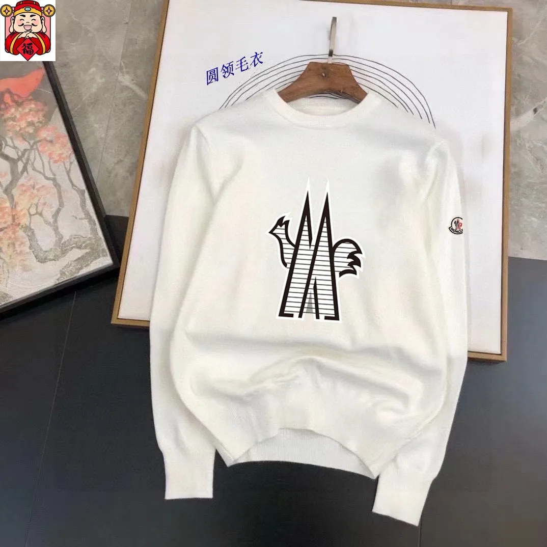 P220 MONCLER】Autumn and winter classic round neck pullover sweater, in full condition! ! ! Wool blended fabric, the latest model in 2025, golden ratio! ! Slim-fitting soft gold, versatile and practical item, the combination and practicality are extremely powerful, simple and elegant, and classy! To create your own style, it is highly recommended to buy it in two colors. The standard slim fit tailoring process is suitable for both young and old men. It is knitted from wool and will not cause any discomfort! While keeping warm, it is stylish, textured and wearable, and the classic logo with contrasting colors on the chest feels in place! ! Recommended for regular customers! ! Size M-3XL (maximum wear: 190 pounds)
