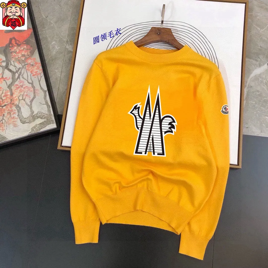 P220 MONCLER】Autumn and winter classic round neck pullover sweater, in full condition! ! ! Wool blended fabric, the latest model in 2025, golden ratio! ! Slim-fitting soft gold, versatile and practical item, the combination and practicality are extremely powerful, simple and elegant, and classy! To create your own style, it is highly recommended to buy it in two colors. The standard slim fit tailoring process is suitable for both young and old men. It is knitted from wool and will not cause any discomfort! While keeping warm, it is stylish, textured and wearable, and the classic logo with contrasting colors on the chest feels in place! ! Recommended for regular customers! ! Size M-3XL (maximum wear: 190 pounds)