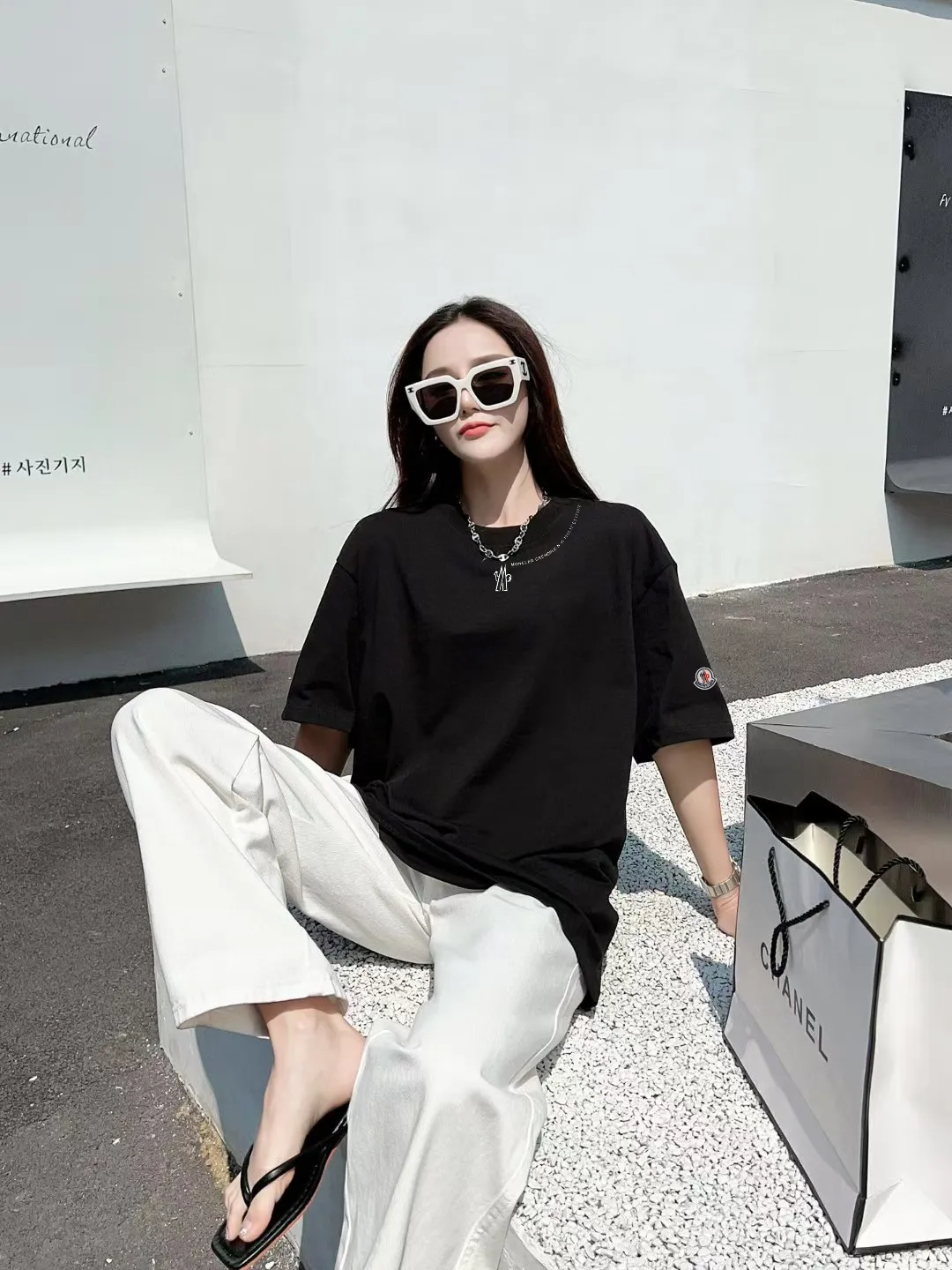 P140 [MONCLER] 2025FW short-sleeved T-shirt, badge + LOGO printing, high-end 26s double yarn 300g fabric, heavy fabric, custom stretch rib, same cylinder and dye, complete three standards, same style for men and women, color: black, white, size: S M L XL 2XL