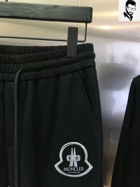 P400 [MONCLER] (Gospel for Fatty) hot-selling suit is coming. Focus on the original version of the official website. 2025 new hot-selling cardigan and sweatshirt suit. The original order is the best product🇭🇰. It is the meticulous work of top designers. It has a fitting and perfect upper body effect. All-natural high-quality Roman cotton 100%, close-fitting comfort, noble and elegant! Original hardware embodies elegance and nobility! Counter size: M-5XL (maximum wear up to 220 pounds)