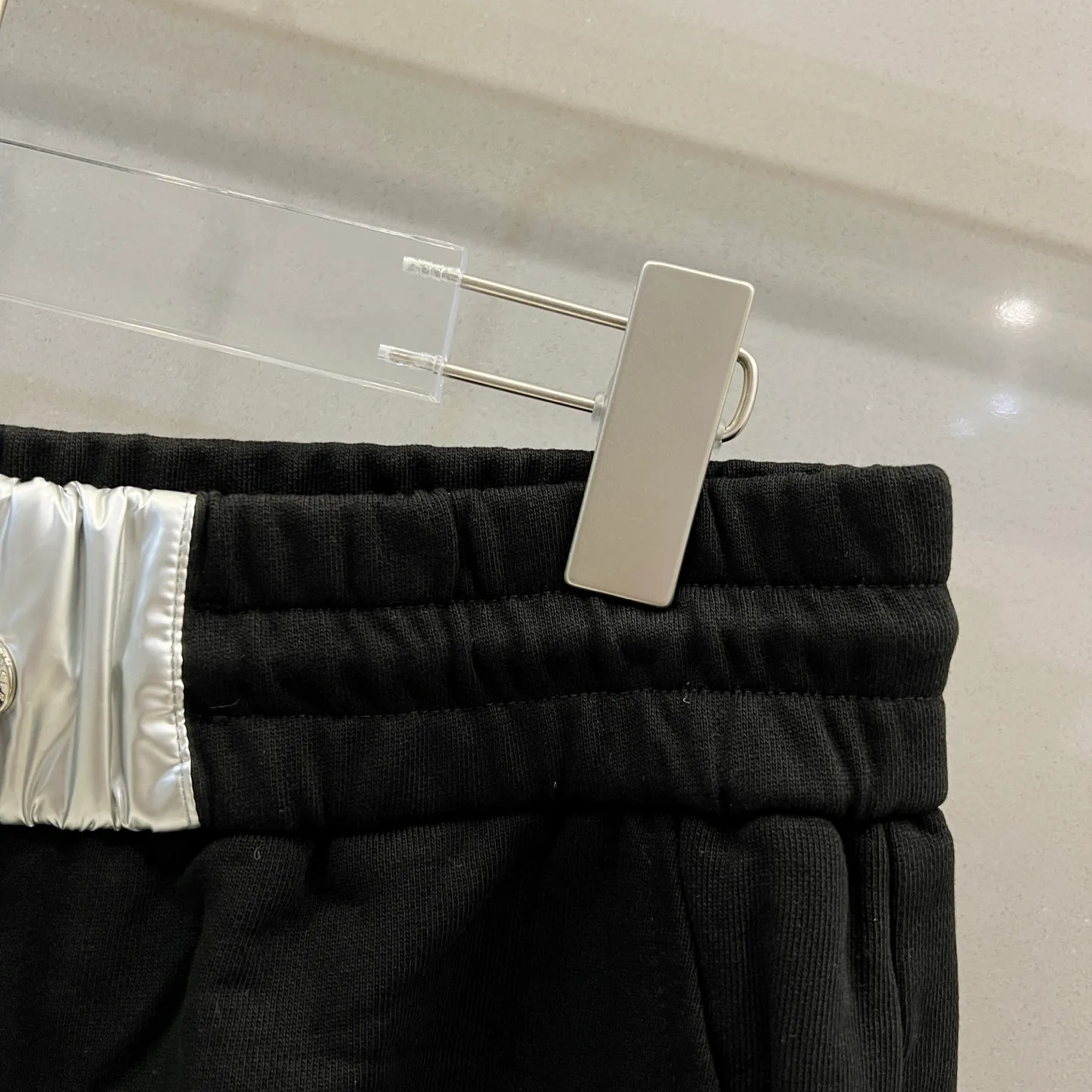 P190 MONCLER/muzzle pure cotton terry tripe fabric shorts, silicone letter LOGO, nylon pocket design process logo, official synchronization, high version, high quality, fashionable personality, versatile trend, pure original quality, original fabric, tag, collar label, washed wheat, complete three standards, color: black, gray. Size: S-XL