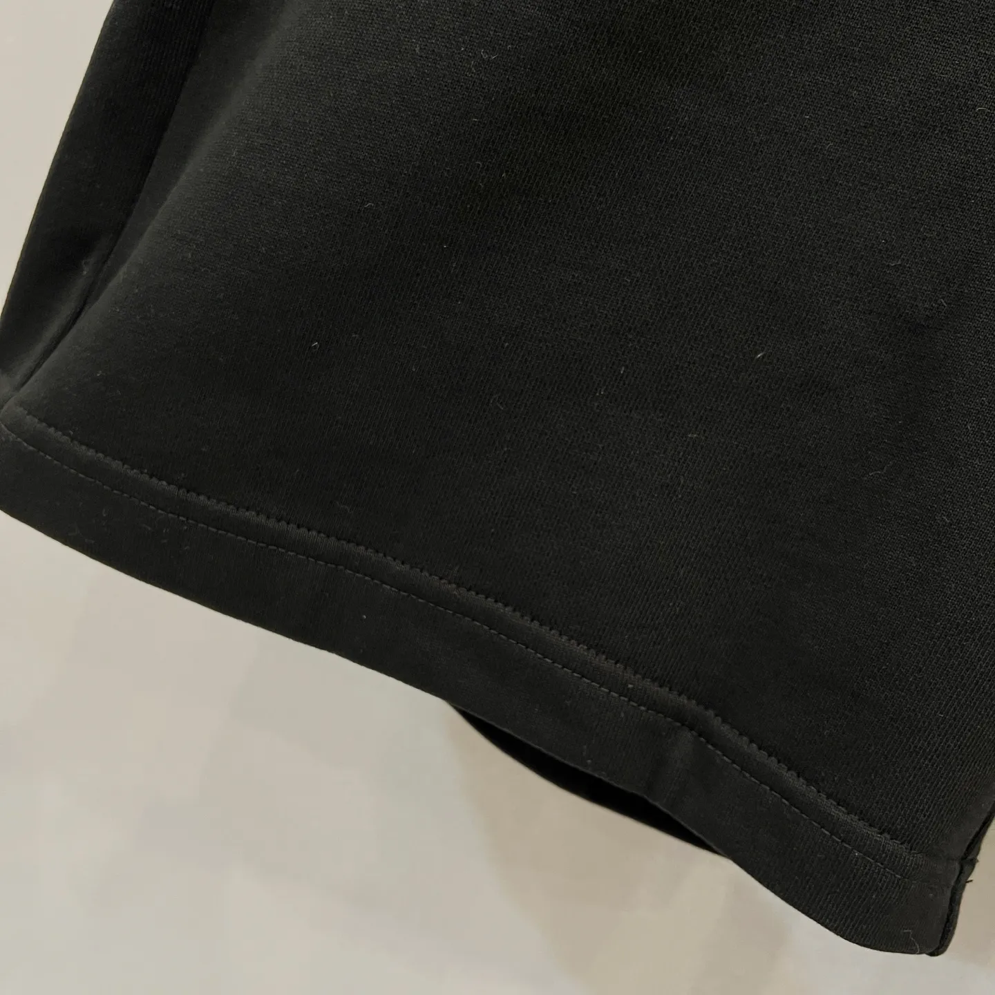 P190 MONCLER/muzzle pure cotton terry tripe fabric shorts, silicone letter LOGO, nylon pocket design process logo, official synchronization, high version, high quality, fashionable personality, versatile trend, pure original quality, original fabric, tag, collar label, washed wheat, complete three standards, color: black, gray. Size: S-XL