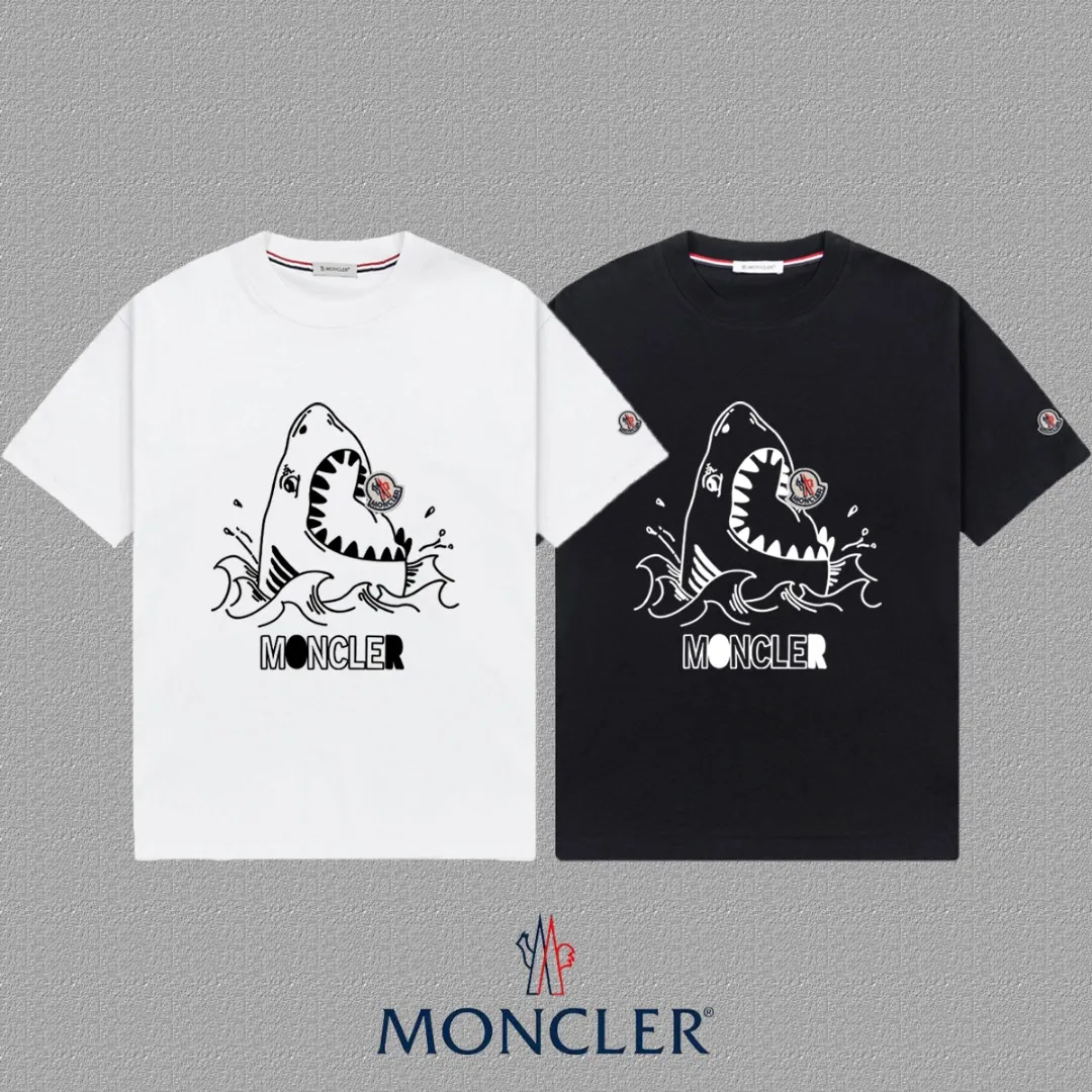 P140 🔥 [MONCLER] 2025FW short-sleeved T-shirt with badge + LOGO, high-end 26s double yarn 300g fabric, heavy fabric, custom stretcher rib, same vat and dye, complete three standards, same style for men and women, color: black, white, size: S M L XL 2XL