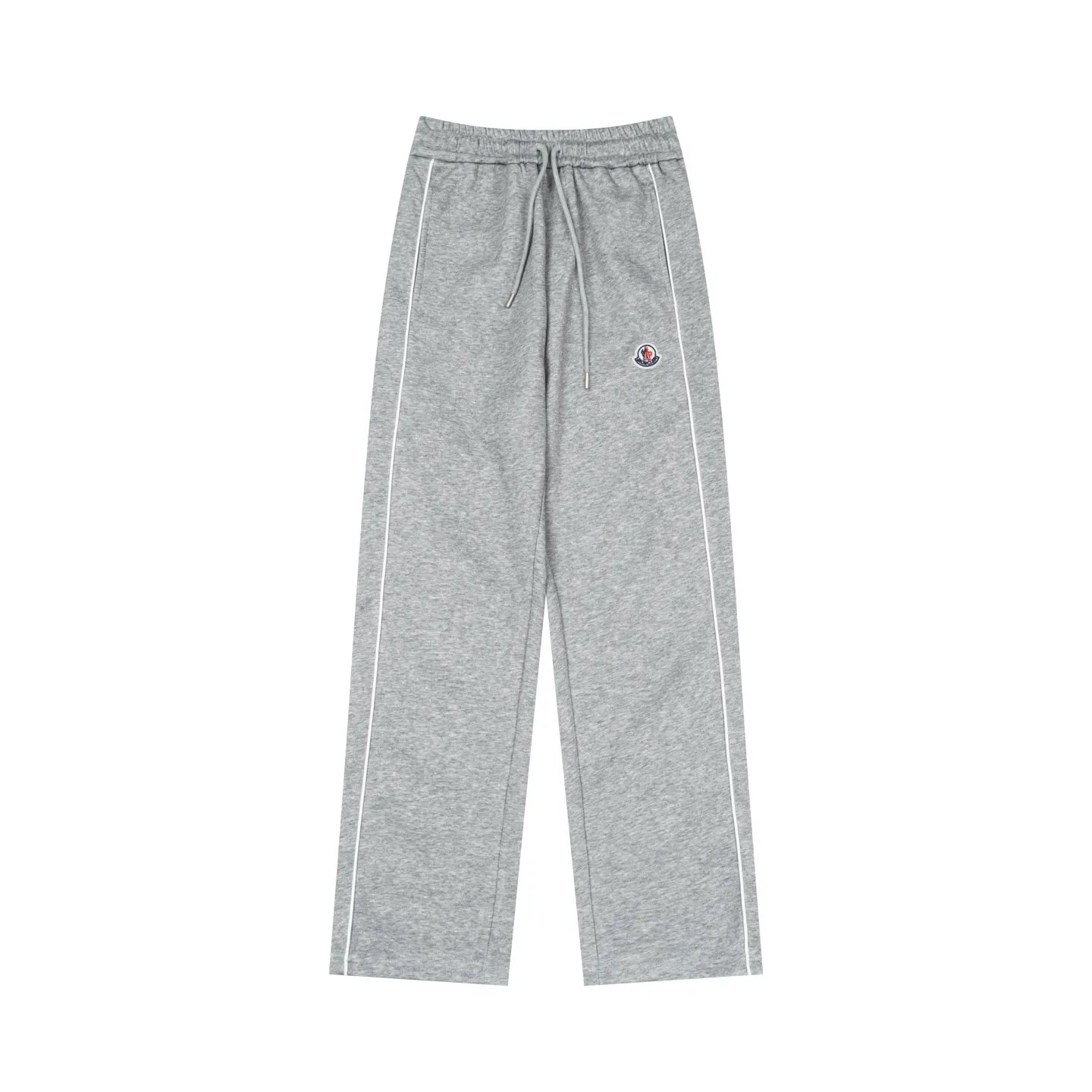 P220 Style No. Y189 Straight-leg sweatpants with small label line webbing pockets and torch embroidery. MONCLER official website ZP synchronized new sweatpants. The fabric is made of 450g heavy double-strand double yarn composite fabric. The small label is exquisitely embroidered with letter craftsmanship. Customized hand-stitched line webbing on the side. Elastic drawstring waist design is full of flexibility. High version of the inner hemming strip. Perfect details. Loose version. Made with conscience. High temperature resistance. Will not fall off. Machine washable. Factory-made workmanship, bag strips with neat double-needle stitching, popular internet celebrity model, very popular, loose os version, can be worn up to 200 pounds, tag, hanging beads, washable, main seller, packaging, full set of accessories📦 All details are real shots without beauty filters, feel free to buy📷 Color: black gray size: S M L XL