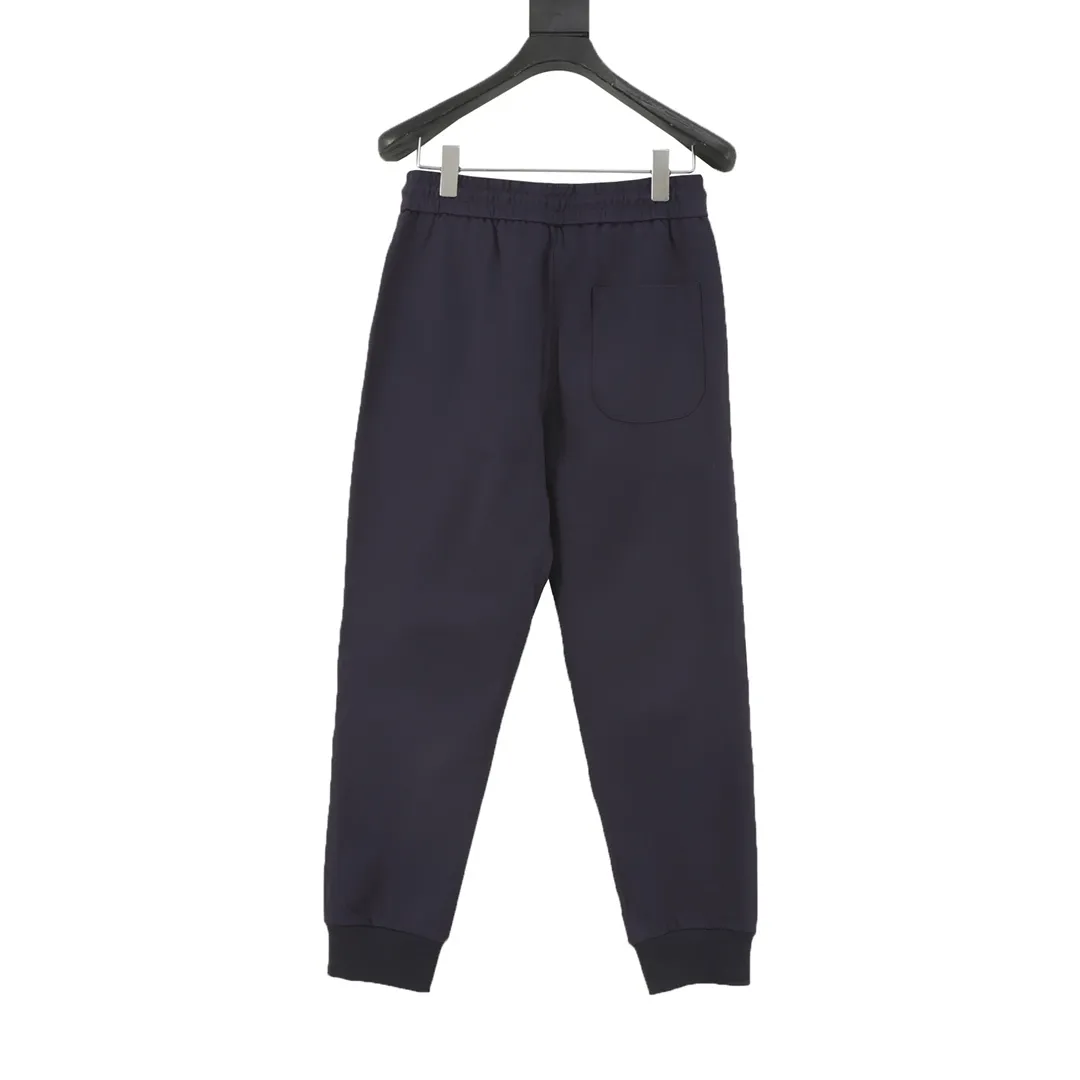 P460 Moncler/Mandow 25FW leg striped trousers are differentiated from the market currency, the same style for men and women, new aesthetically inspired and interesting design, and the channel is high-quality. It makes the overall design more elegant and fashionable. It is the hottest series this summer and is sought after by countless celebrities and fashionistas. The neat details of the cutting process add color to the playful fashion! The neat and meticulous design, and the well-fitting structure is unique. The upper body not only has outstanding recognition, but also looks younger and younger. A style that has the ultimate wearing meaning and performance, with gorgeous color combinations, the craftsmanship of this style must be extremely extraordinary, and the upper body comfort is definitely strong enough, which is also a manifestation of the essence of luxury! It is soft and thin, has an extremely alluring touch, and is very breathable. It is especially suitable for spring and summer wear. It is a comfortable wearing experience. The details and the craftsmanship of the webbing are perfect, giving it a more high-end feel!  Size：S-XL