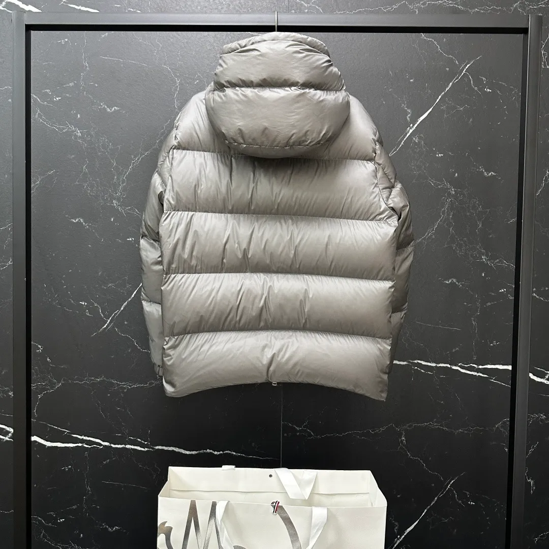 P860 𝑴𝒐𝒏𝒄𝒍𝒆𝒓｜Moncler/Moncler 25𝒔𝒔 Couyere new autumn and winter hooded [removable] light luxury fashion star's same style thickened down jacket for men and women T62# 𝑺𝒊𝒛𝒆：𝟭# 𝟮# 𝟯# 𝟰# 𝟱# Product color: black, silver gray