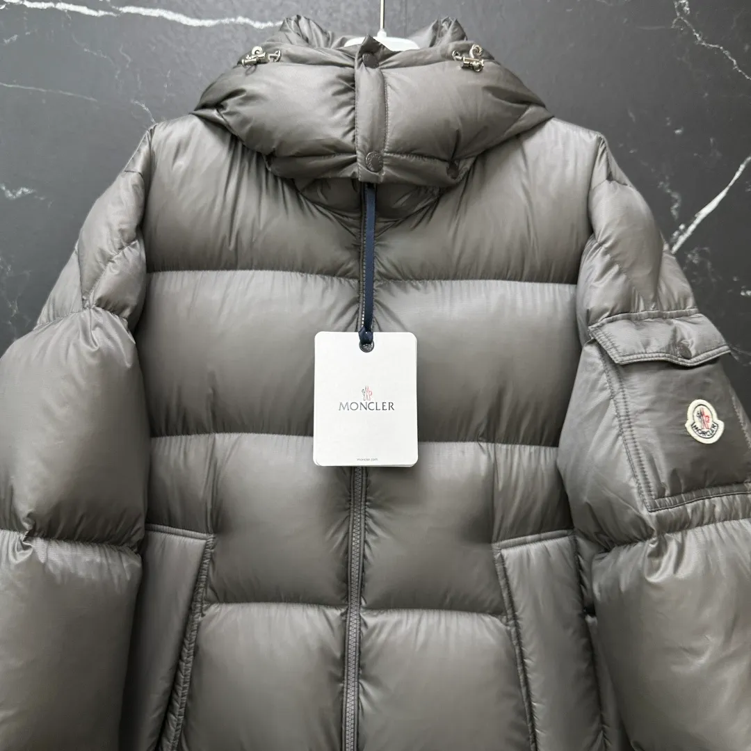 P860 𝑴𝒐𝒏𝒄𝒍𝒆𝒓｜Moncler/Moncler 25𝒔𝒔 Couyere new autumn and winter hooded [removable] light luxury fashion star's same style thickened down jacket for men and women T62# 𝑺𝒊𝒛𝒆：𝟭# 𝟮# 𝟯# 𝟰# 𝟱# Product color: black, silver gray