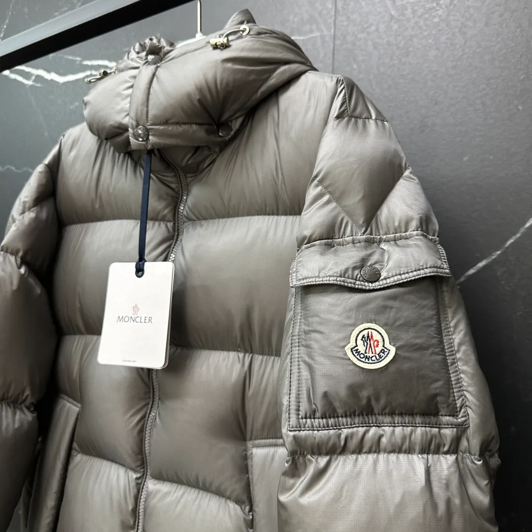 P860 𝑴𝒐𝒏𝒄𝒍𝒆𝒓｜Moncler/Moncler 25𝒔𝒔 Couyere new autumn and winter hooded [removable] light luxury fashion star's same style thickened down jacket for men and women T62# 𝑺𝒊𝒛𝒆：𝟭# 𝟮# 𝟯# 𝟰# 𝟱# Product color: black, silver gray
