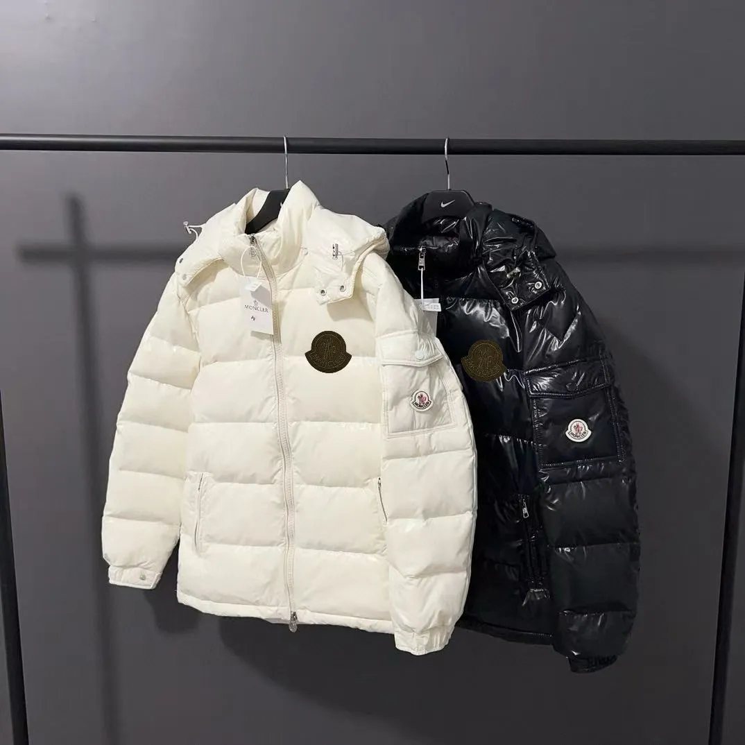 P720 MONCLER Meng Mouth Maya Down Jacket: Color/off-white, black Size: M. L. Zipper pendant with custom logo Fabric: 400D bright nylon, anti-fouling, anti-wrinkle, waterproof and windproof, very wear-resistant, breathable and comfortable.           Embroidery: Straight lines, smooth curves, dense and neat stitches, no jagged edges, flat embroidery surface, no skewed threads, consistent stitch length, no bottom exposed, no overlap, smooth embroidery surface, no ink marks and other stains. Advanced imported embroidery machines are used to ensure embroidery quality.