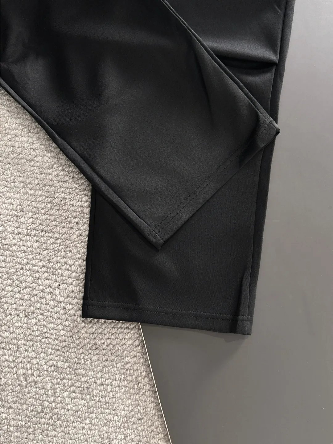 Next day shipment P360 MONCLER/Mongoose Exclusive first release of 25ss autumn and winter new high-quality trousers Compare real-life details at will A perfect choice for autumn and winter, a must-have item. Sizes: M to 3XL (please state your height and weight when placing an order)