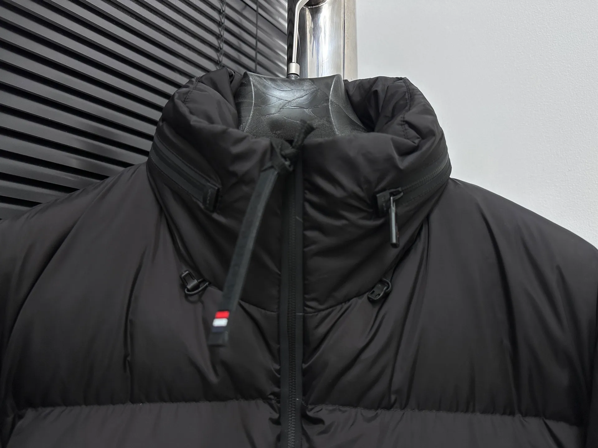 P1000 [moncler] Mengkou 2025 Autumn and Winter New Style🆕 Down Jacket Original custom-made hardware accessories are all imported and original customization Welcome to compare Absolutely high quality Super soft Filled with fluffy and full feathers Super heavy-duty Fabric with excellent workmanship👍Perfect version Note⚠The fabric is super comfortable Exclusive model Non-market goods Same style for men and women Size: 1 2 3 4 5