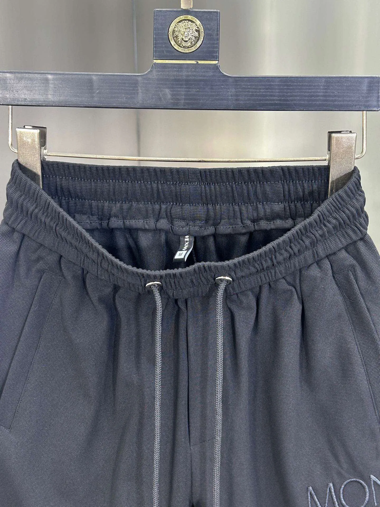 P560 Brand [MONCLER Mouth Covered] 2025 round neck short-sleeved shorts suit. The pure cotton fabric upper body will not be stuffy, the smooth and comfortable skin-friendly effect is more breathable, the fabric has its own texture, classic logo technology, a new interpretation from a unique angle, the first choice for fashion and versatility! Size: M-3XL (maximum wear: 190 pounds)