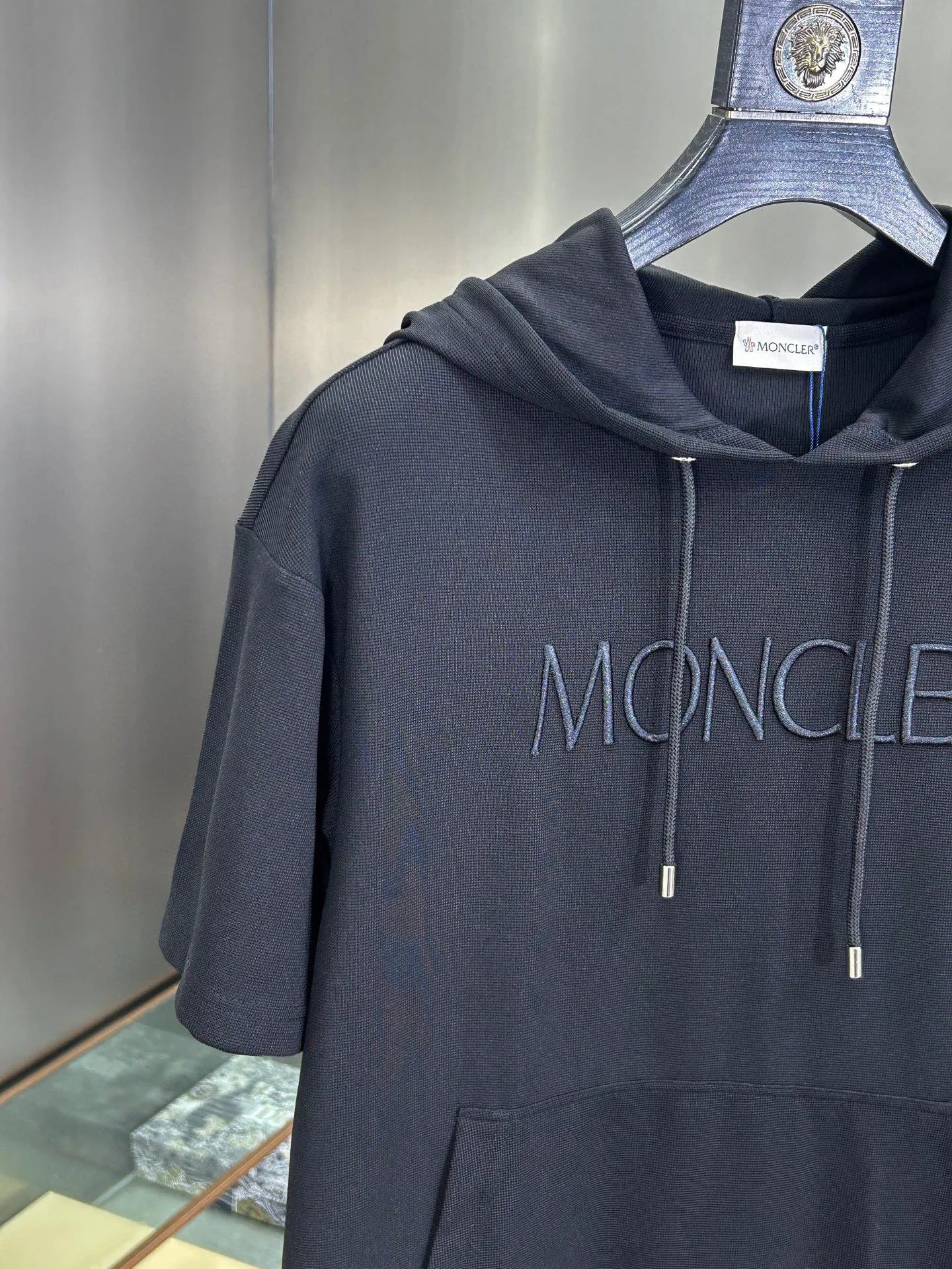 P560 Brand [MONCLER Mouth Covered] 2025 round neck short-sleeved shorts suit. The pure cotton fabric upper body will not be stuffy, the smooth and comfortable skin-friendly effect is more breathable, the fabric has its own texture, classic logo technology, a new interpretation from a unique angle, the first choice for fashion and versatility! Size: M-3XL (maximum wear: 190 pounds)