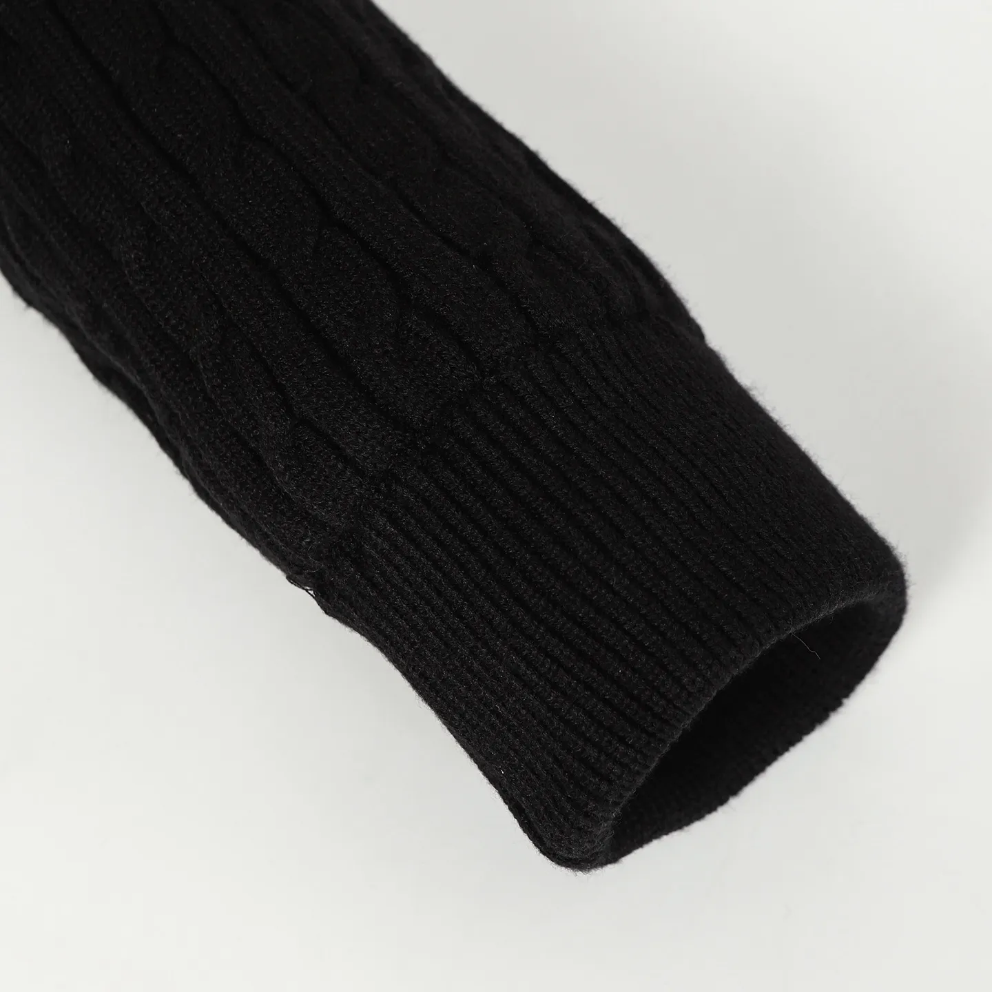 P640 Moncler｜Matched wool knitted down stand-collar down jacket 1️⃣Original Nfc anti-counterfeiting chip 2️⃣90 duck down, the most abundant on the market, never fake goose down and a series of misunderstandings 3️⃣ Fabric: 100% nylon; Lining: 100% nylon, one of the best on the market, everything is customized according to the original version. 4⃣️The electroplated hardware produced by the original processing factory is all customized by the original factory, and is not a replica of various types on the market. 5⃣️Produced by a same OEM factory, it has always been unambiguous in terms of quality. When shipped by a large factory, everyone understands the workmanship, QA and QC quality inspection. It is not comparable to small factories in the market.  Mouth-mounted down jackets, let’s not brag, there is almost no one that can do better than us! Make an original product with care, so that every customer has the confidence to introduce it to his customers: This is the top replica version in China. Good products do not need too many soft articles to set off, only junk products will boast: the original ZP uses thousands of words to impress consumers!  Size: 1 2 3 4 5 Color: Gray Black