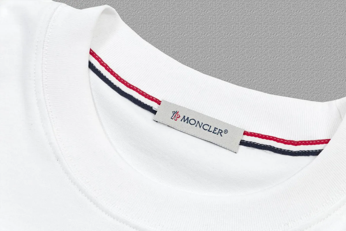 P140 [MONCLER] 2025FW short-sleeved T-shirt badge + ghost LOGO, high-end 26s double yarn 300g fabric, heavy fabric, custom stretcher rib, same cylinder and dye, complete three standards, same style for men and women, color: black, white, size: S M L XL 2XL