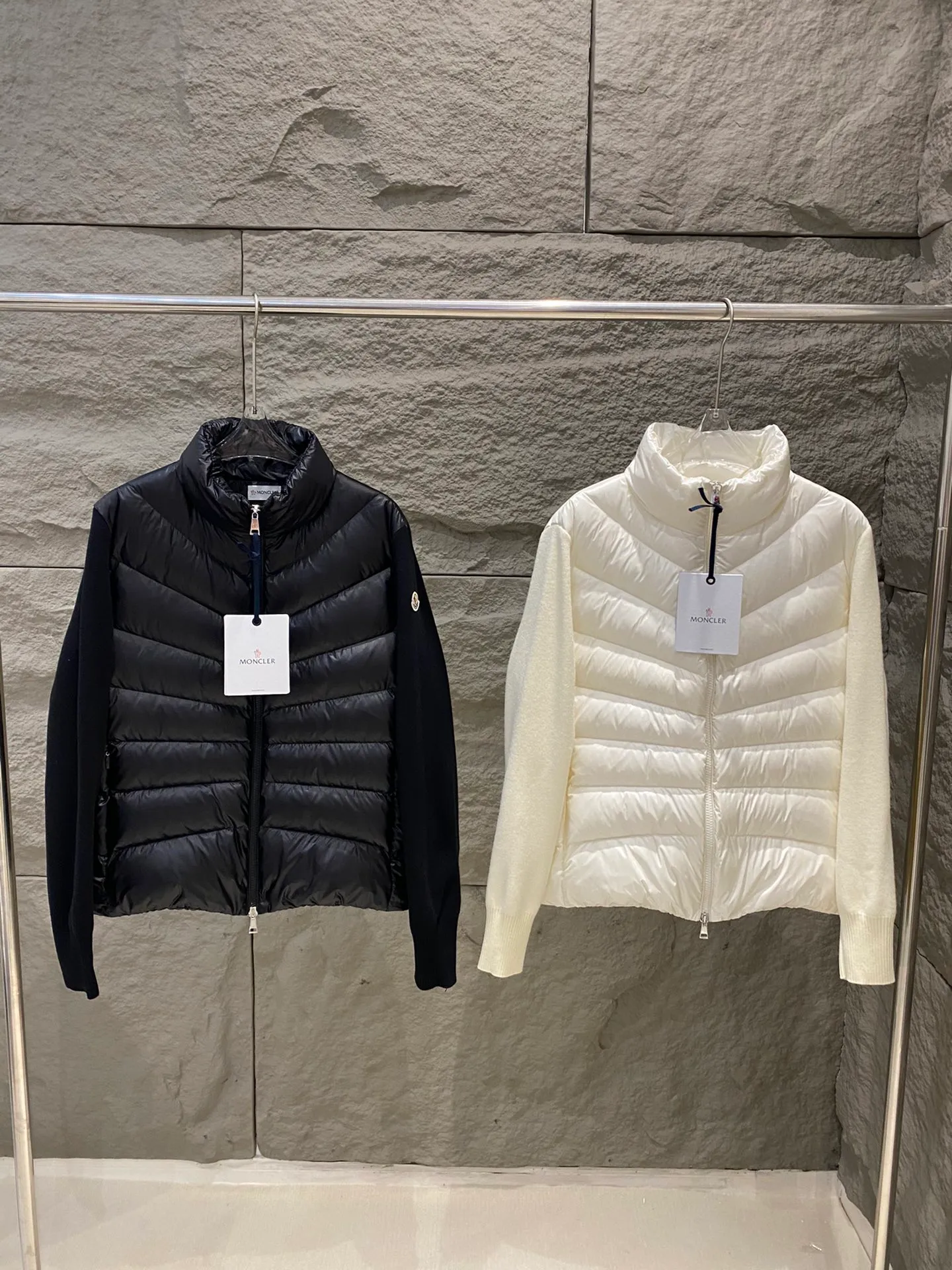 P640 Moncler Women's Stand Collar Knitted Patchwork Down Jacket This padded cardigan is a classic Moncler design piece that can be worn alone or paired with coats and jackets. Lightweight knit style made from soft wool and filled with down on the front and back. Color: black/white Size: 1/2/3/4