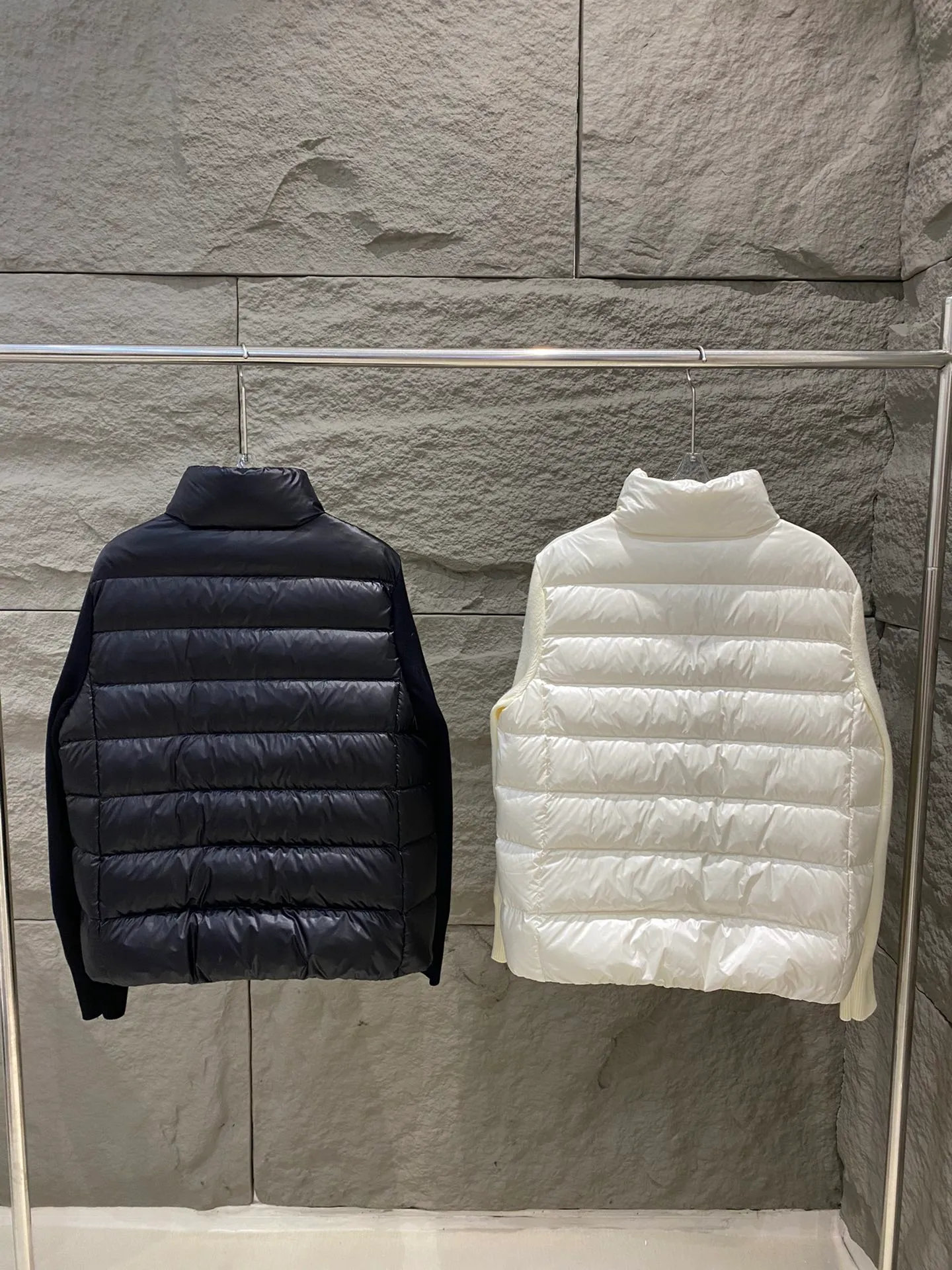 P640 Moncler Women's Stand Collar Knitted Patchwork Down Jacket This padded cardigan is a classic Moncler design piece that can be worn alone or paired with coats and jackets. Lightweight knit style made from soft wool and filled with down on the front and back. Color: black/white Size: 1/2/3/4