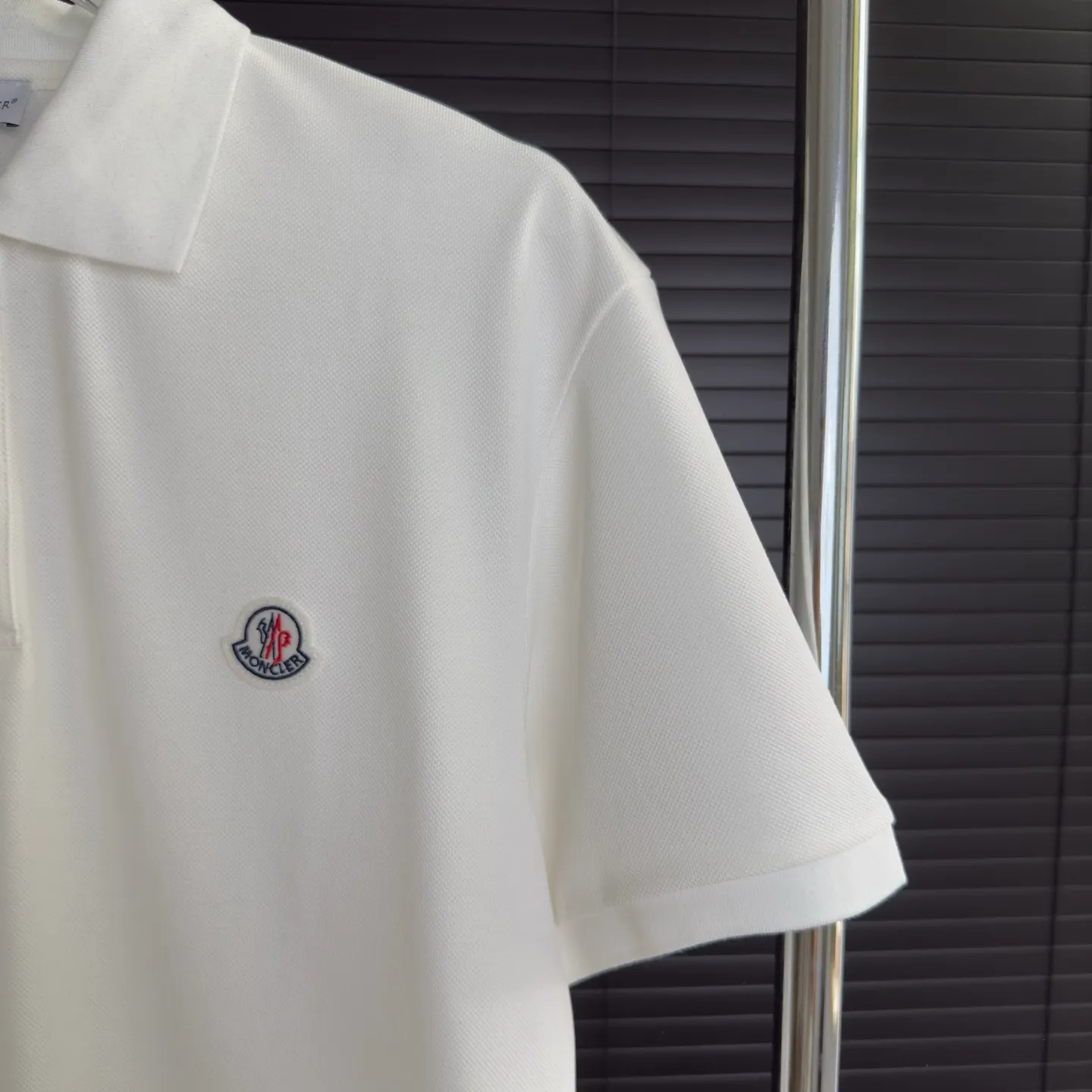 P190 A144 (Long-term replenishment, next day arrival) MONCLER 2025 new model, light luxury, customized small letter logo, casual polo shirt short sleeves · Original fabric · High version · High quality contrast-dyed fabric, round neck vertical version, full set of accessories, using autumn pearl pique fabric, original hardware accessories, original factory original label, carefully designed, original custom details restored, rib knitted striped collar.  Complete three standards, non-market ordinary version, free to compare, absolute quality guaranteed, full set of Sydney paper packaging, color: black, white, size: S~XXL