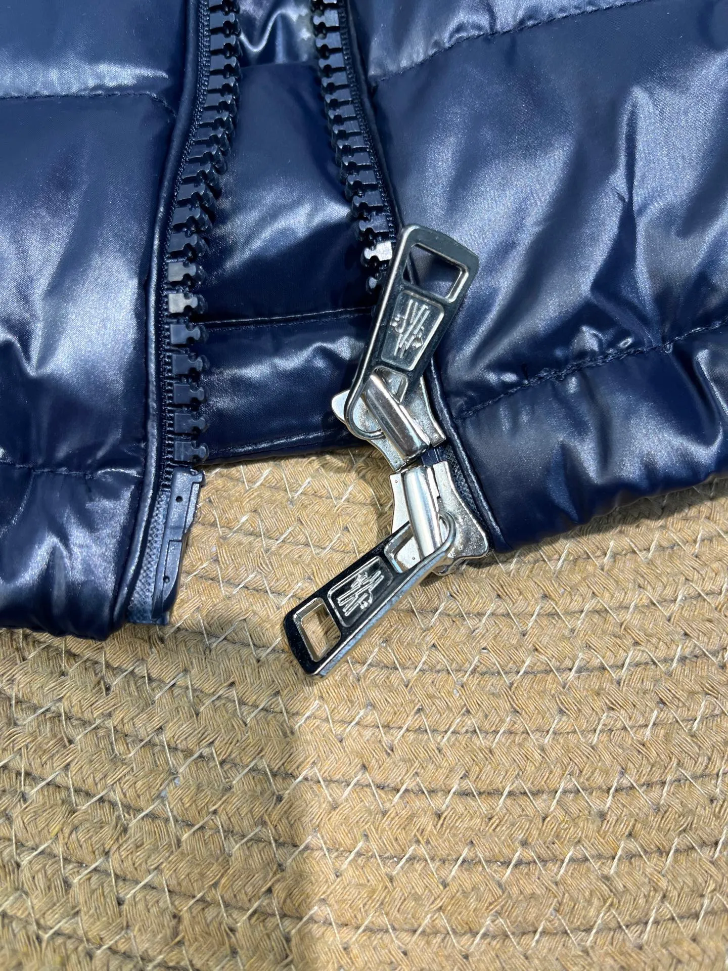 P700 Moncler🌟 2023 new autumn and winter Moncler black glossy thin hooded down vest 901 Color: Black Navy Size: 1 2 3 4 5
