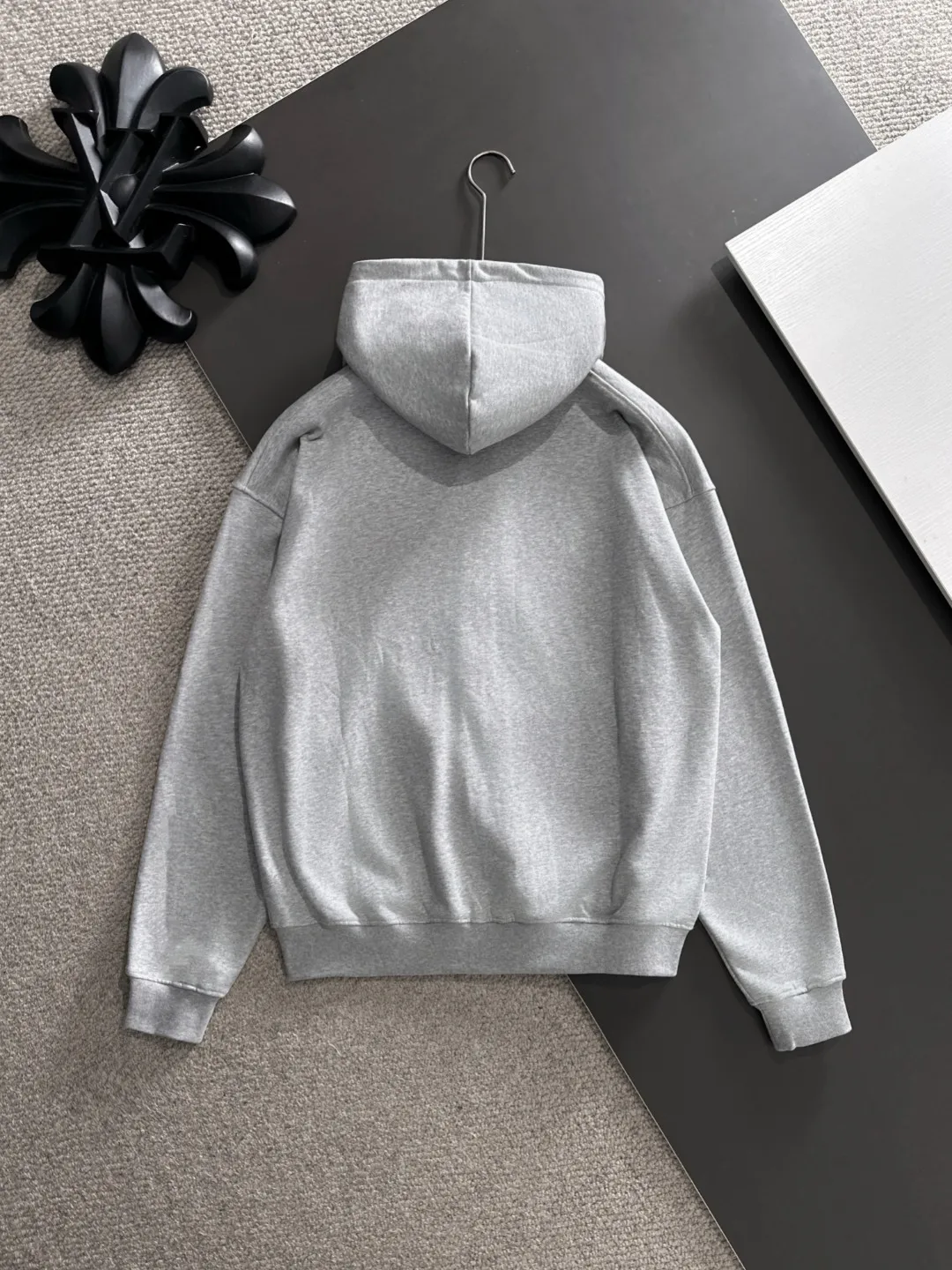 Next day delivery P460 High quality MONCLER/muzzle Exclusive debut of 25ss new autumn and winter lapel double zipper hooded sweatshirt jacket Many stars have the same style. Craftsmanship that ordinary small workshops cannot copy. We are not afraid of any challenges in terms of materials, detail restoration and craftsmanship, just to provide you with wonderful products. Compare the top original versions at will. No expense is spared just to do better. Unique imported fabric feel. Purely imported German machine production. Precision operation and thousands of needle density. A full set of new accessories with three standards can be customized at the same time. The upper body is versatile and fashionable. The perfect choice for autumn and winter. The must-have item. Size chart: S to XXL (or state your height and weight when placing an order)